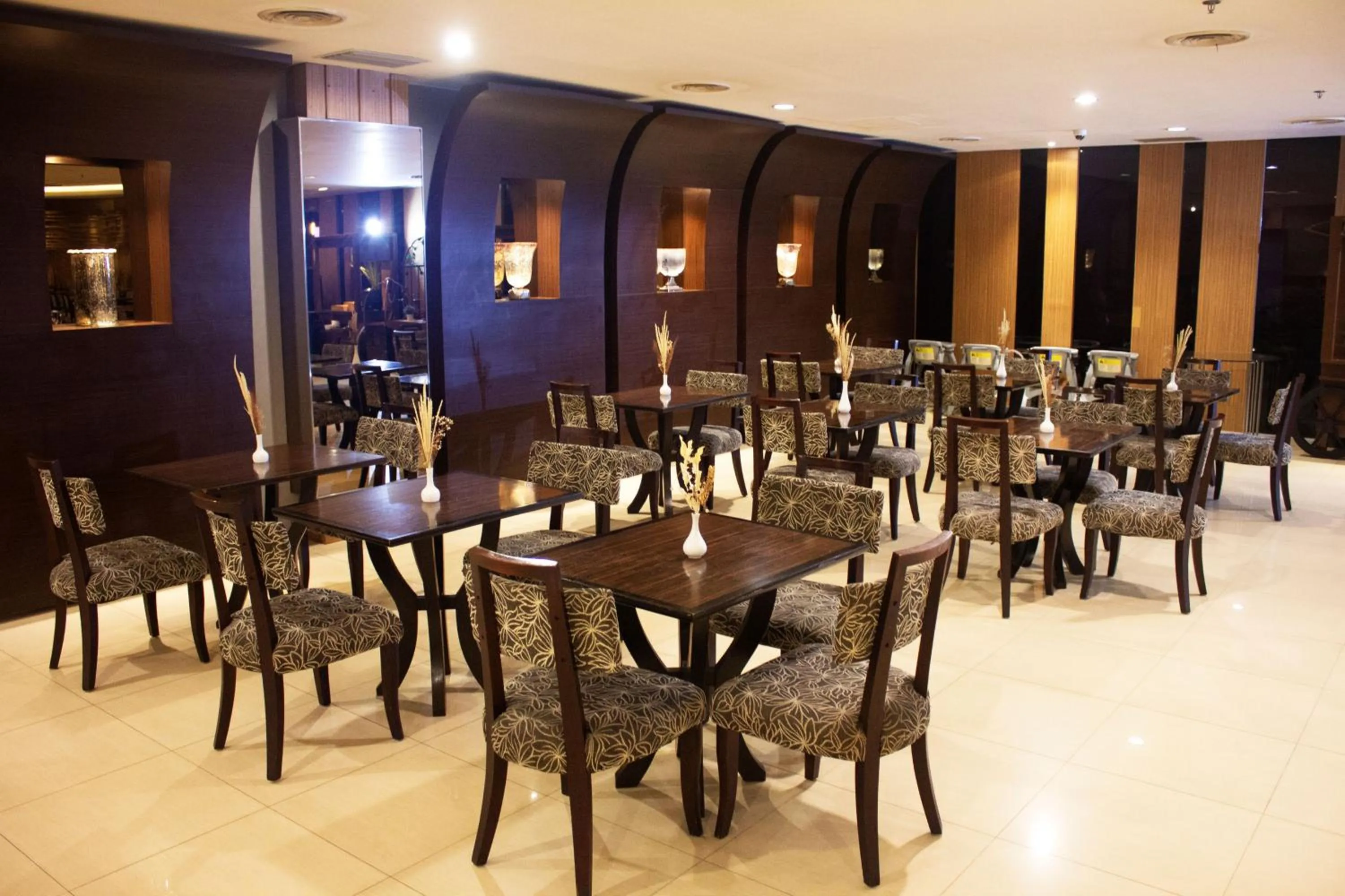 Restaurant/places to eat in Grand Serpong Hotel