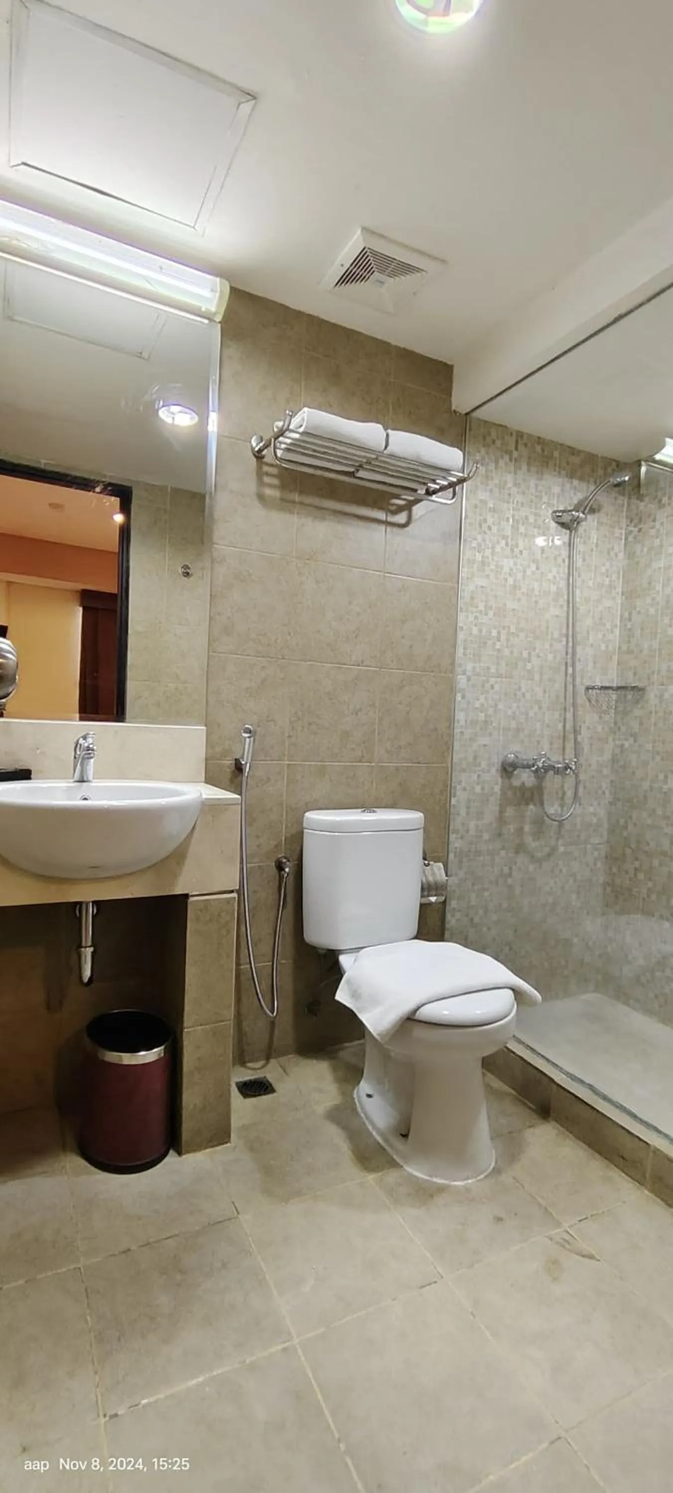 Bathroom in Grand Serpong Hotel