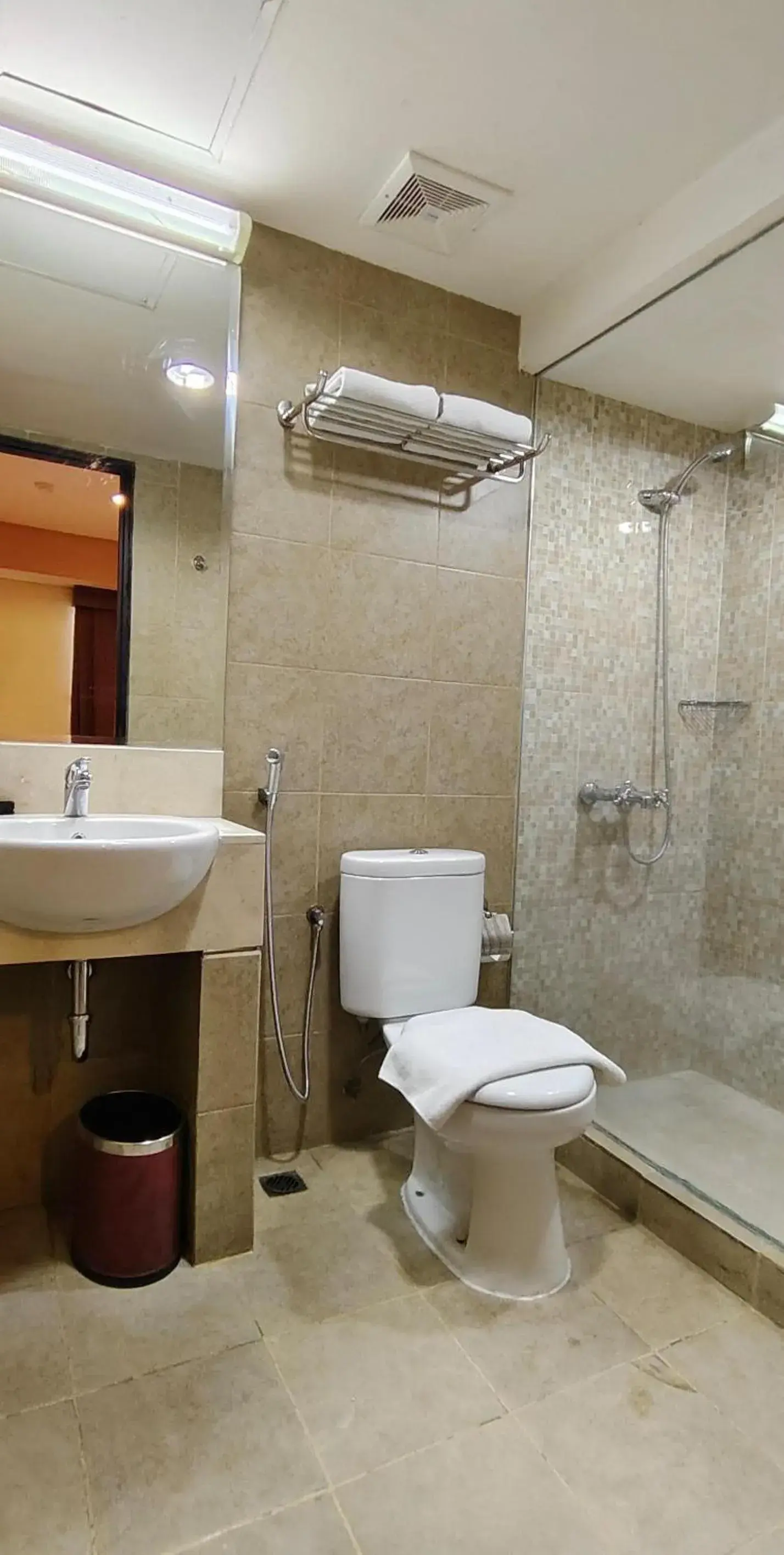 Toilet in Grand Serpong Hotel Toilet in Grand Serpong Hotel