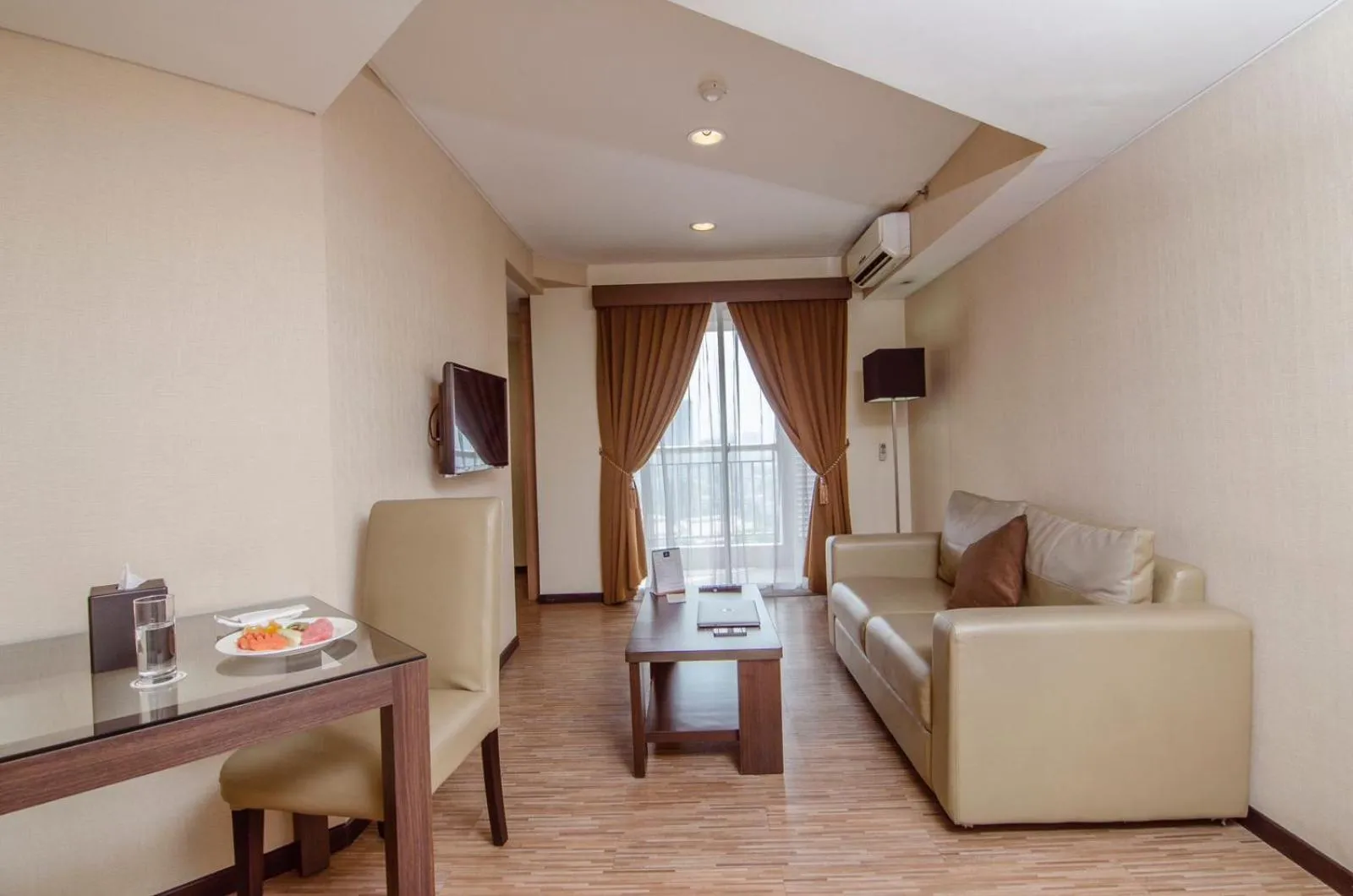 Living room in Grand Serpong Hotel