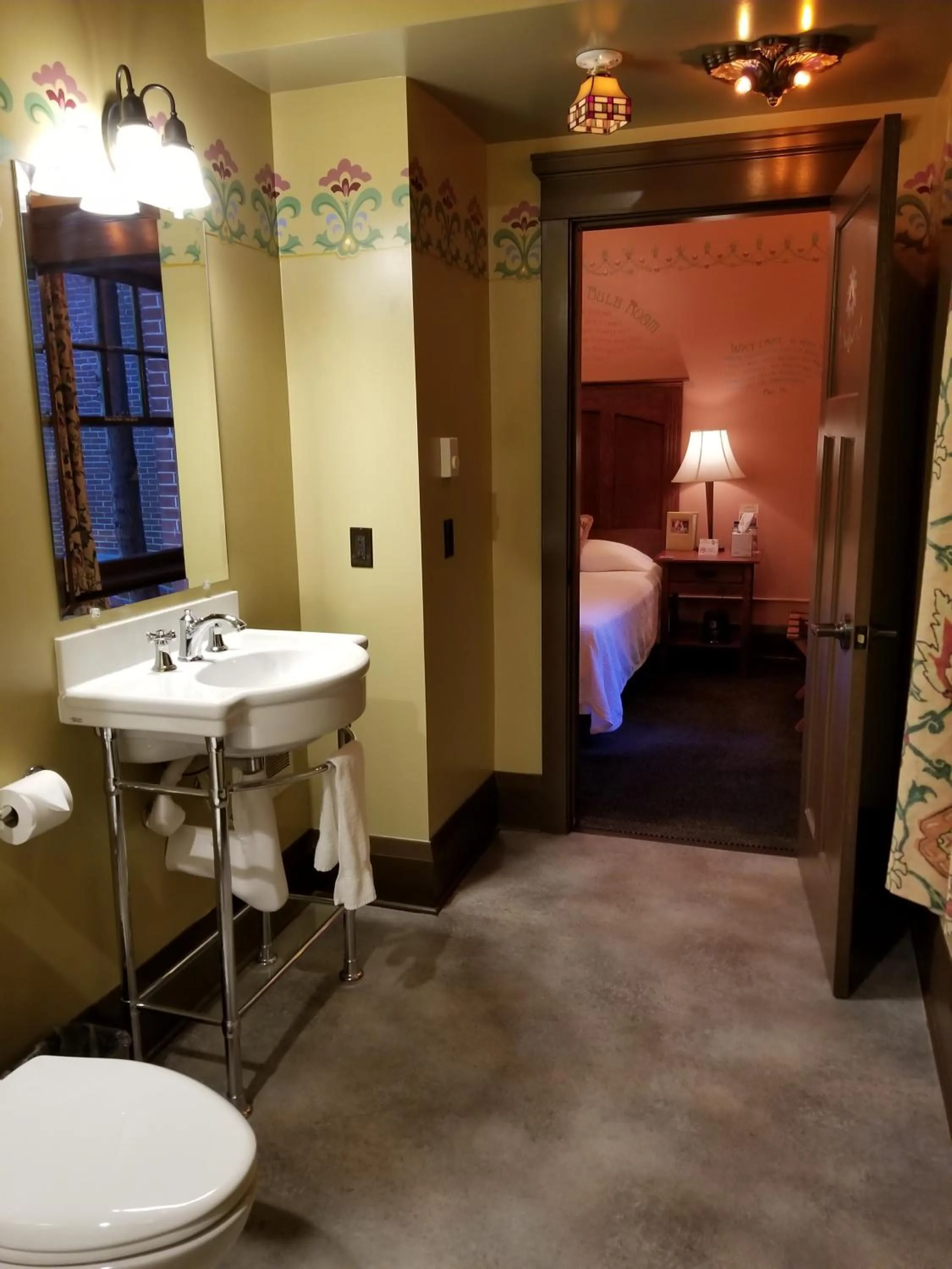 Bathroom, Bed in McMenamins Grand Lodge
