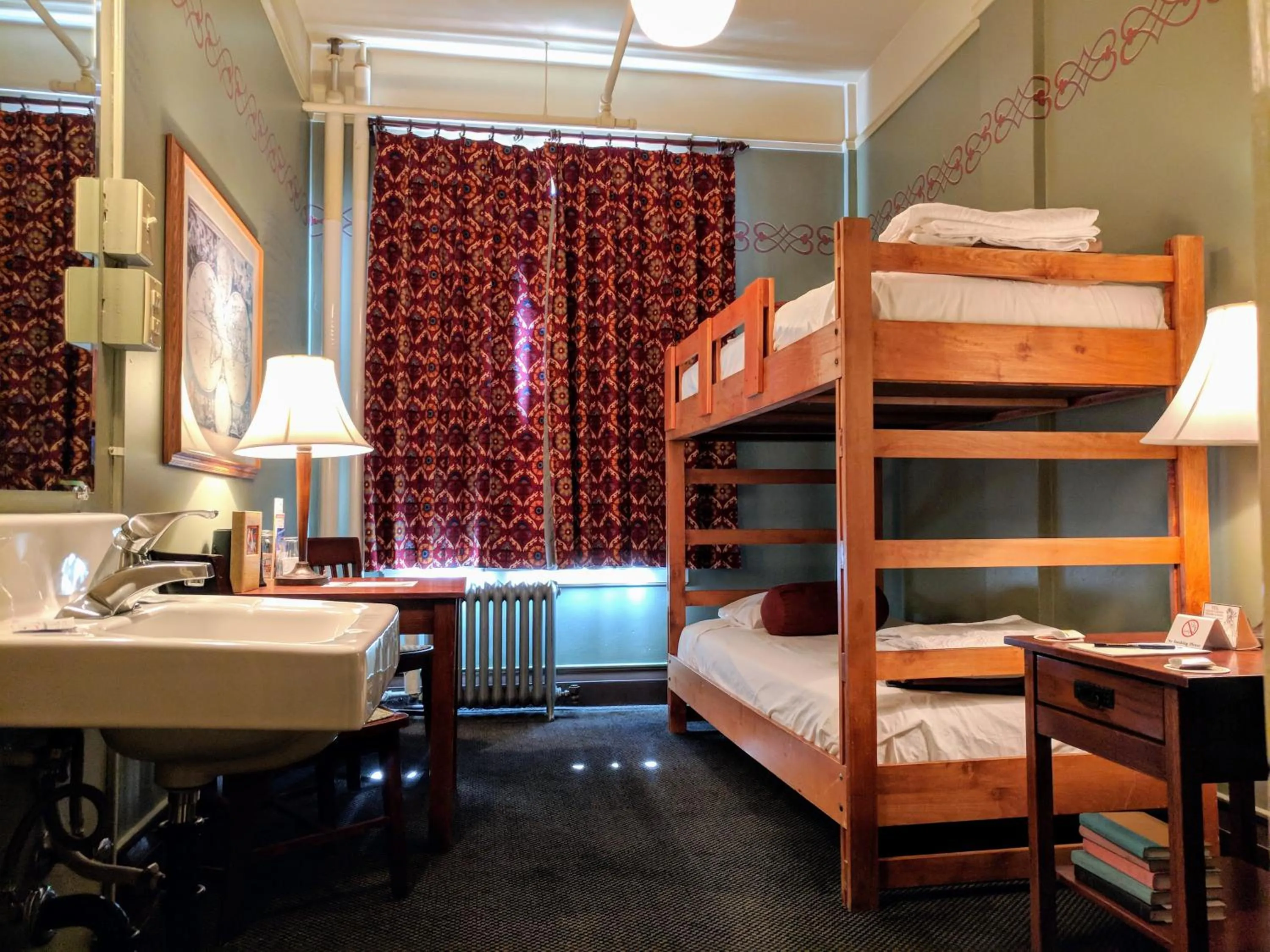 bunk bed, Bed in McMenamins Grand Lodge