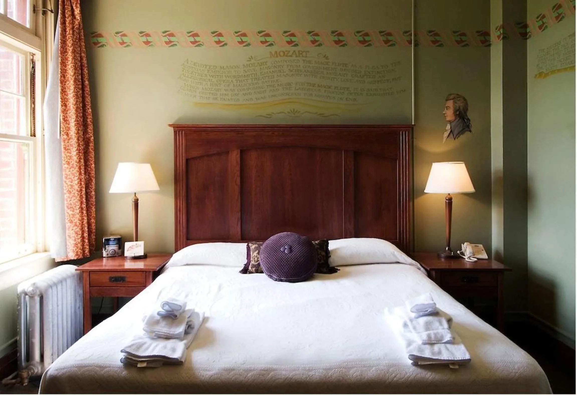 Bed in McMenamins Grand Lodge