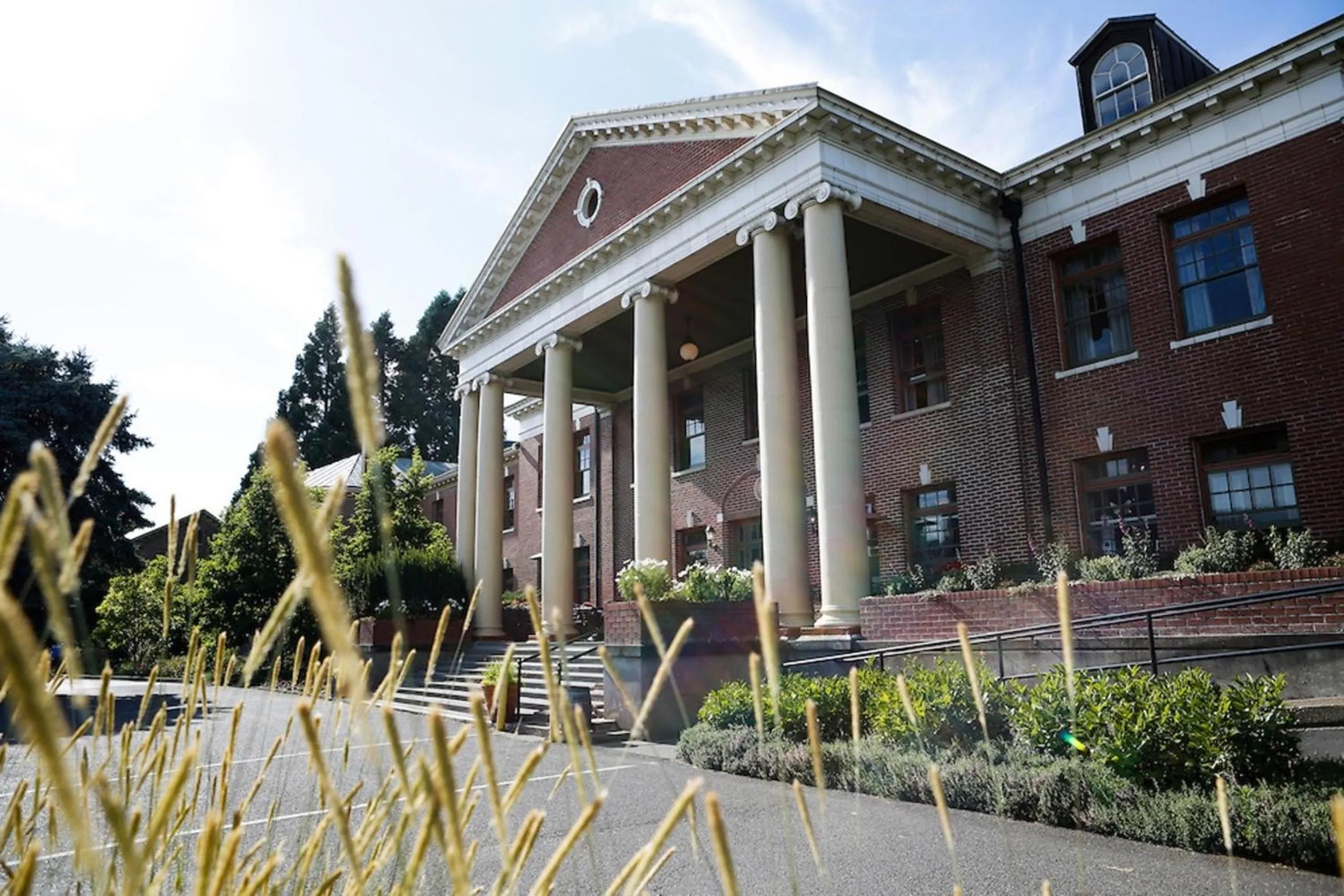 Facade/entrance in McMenamins Grand Lodge