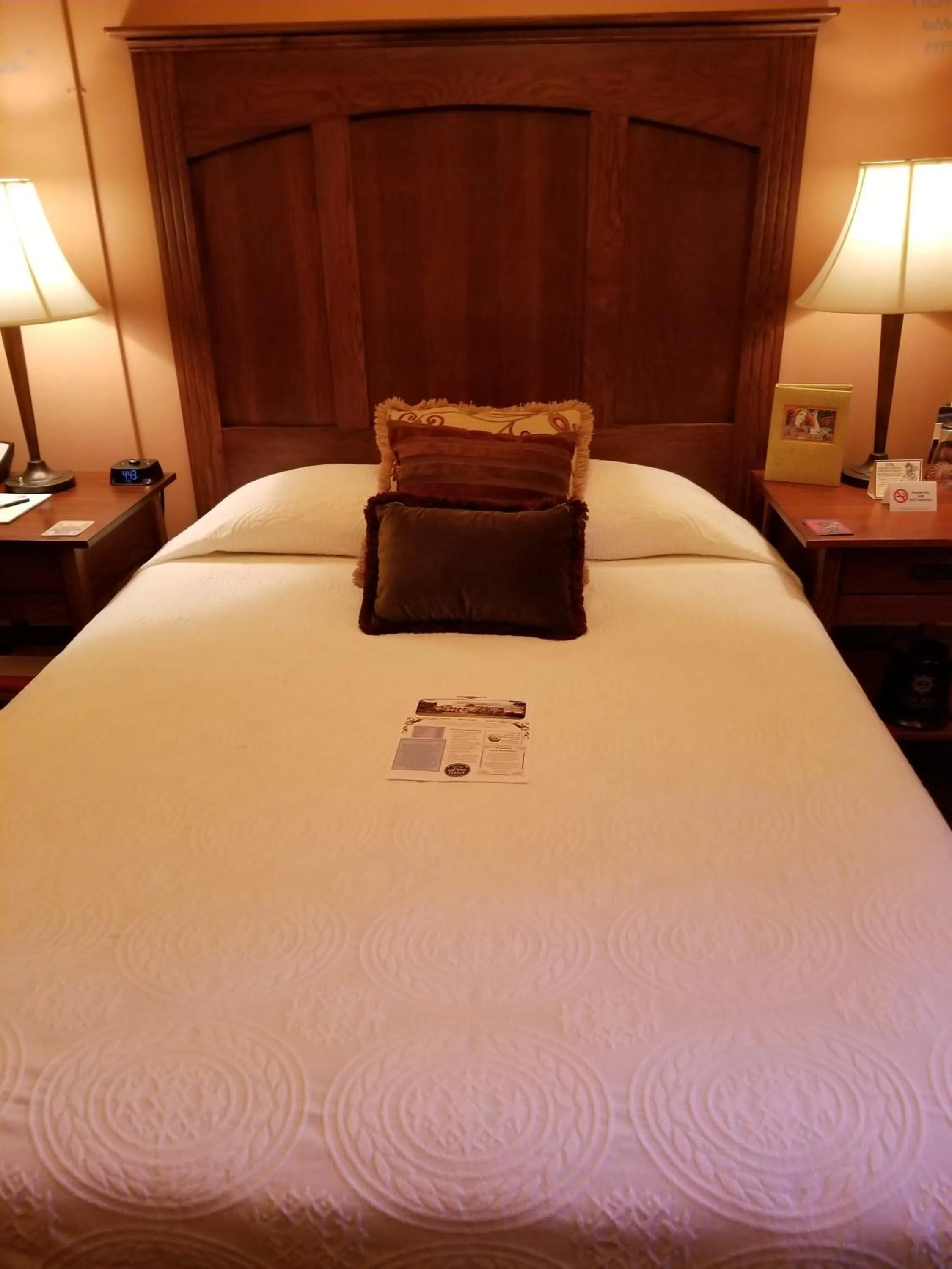 Bed in McMenamins Grand Lodge