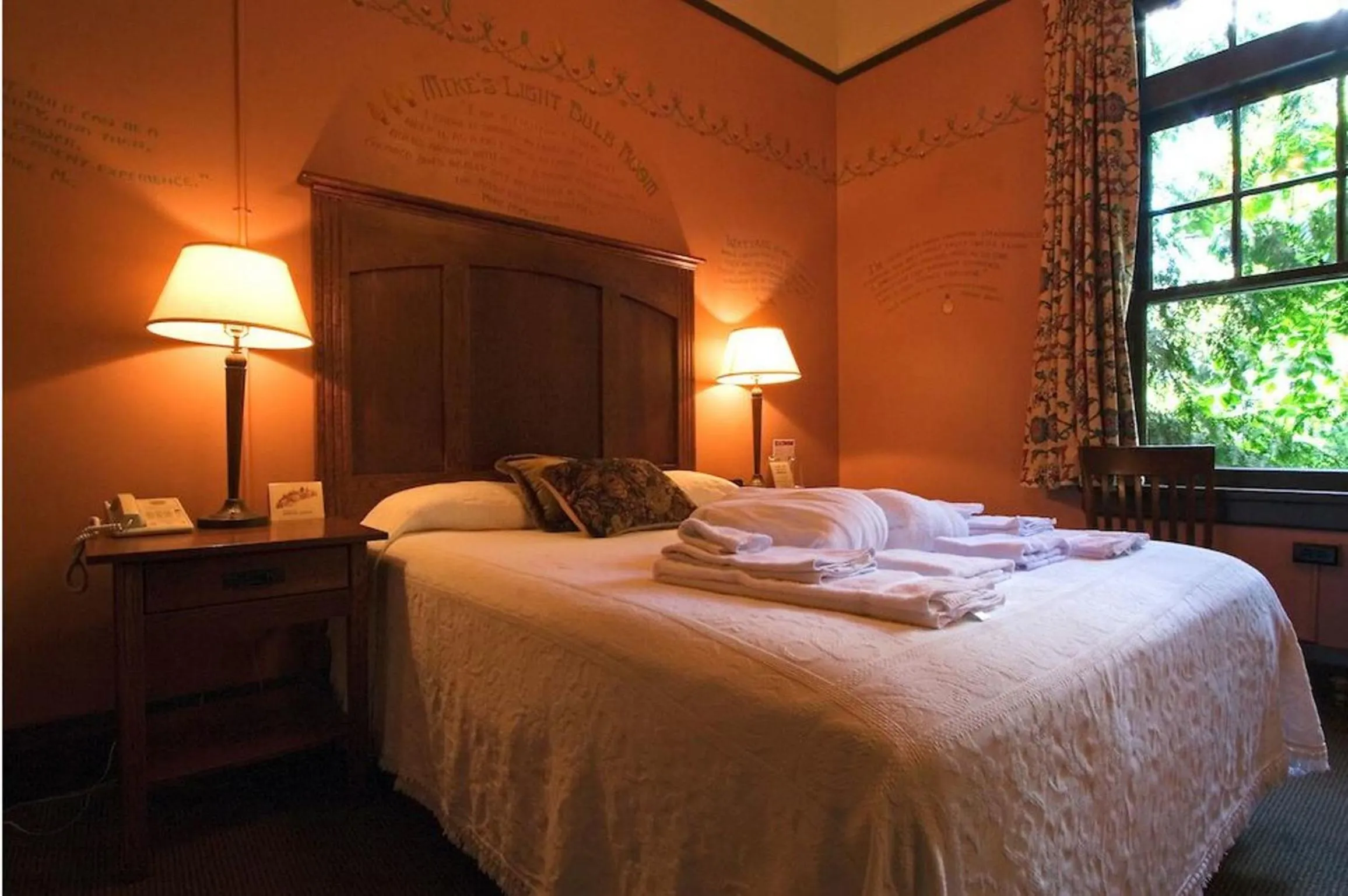 Bed in McMenamins Grand Lodge