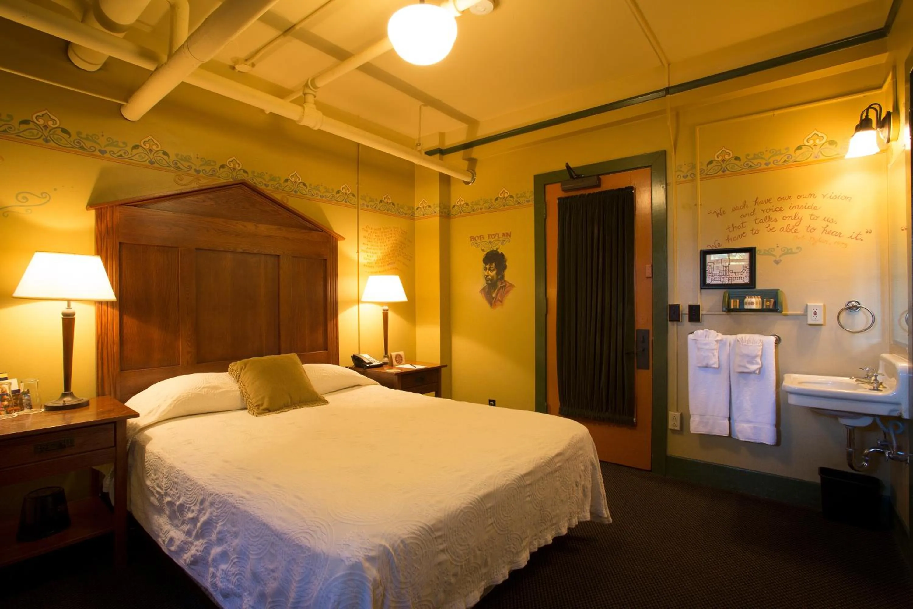 Bedroom, Bed in McMenamins Grand Lodge