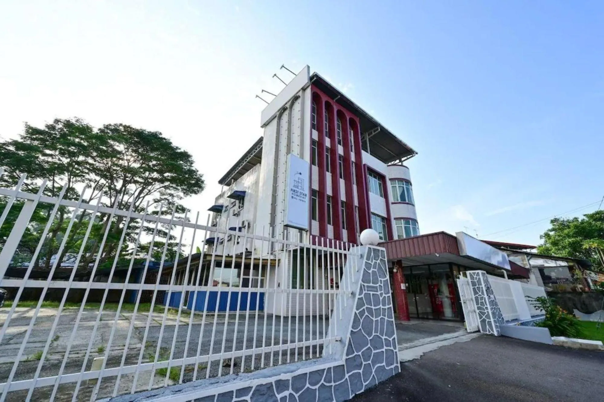 Property building in First Star Homestay