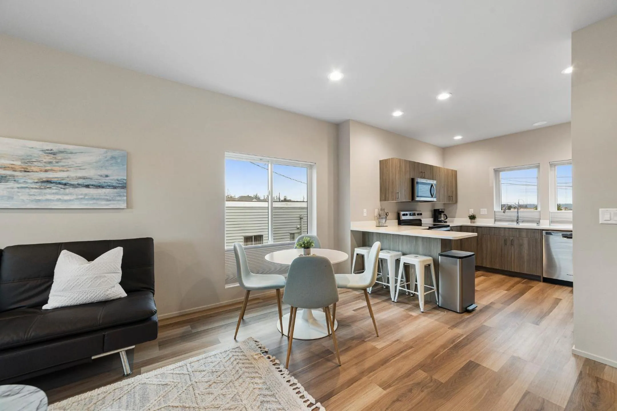 New Fully Updated Condo 914 in Anacortes