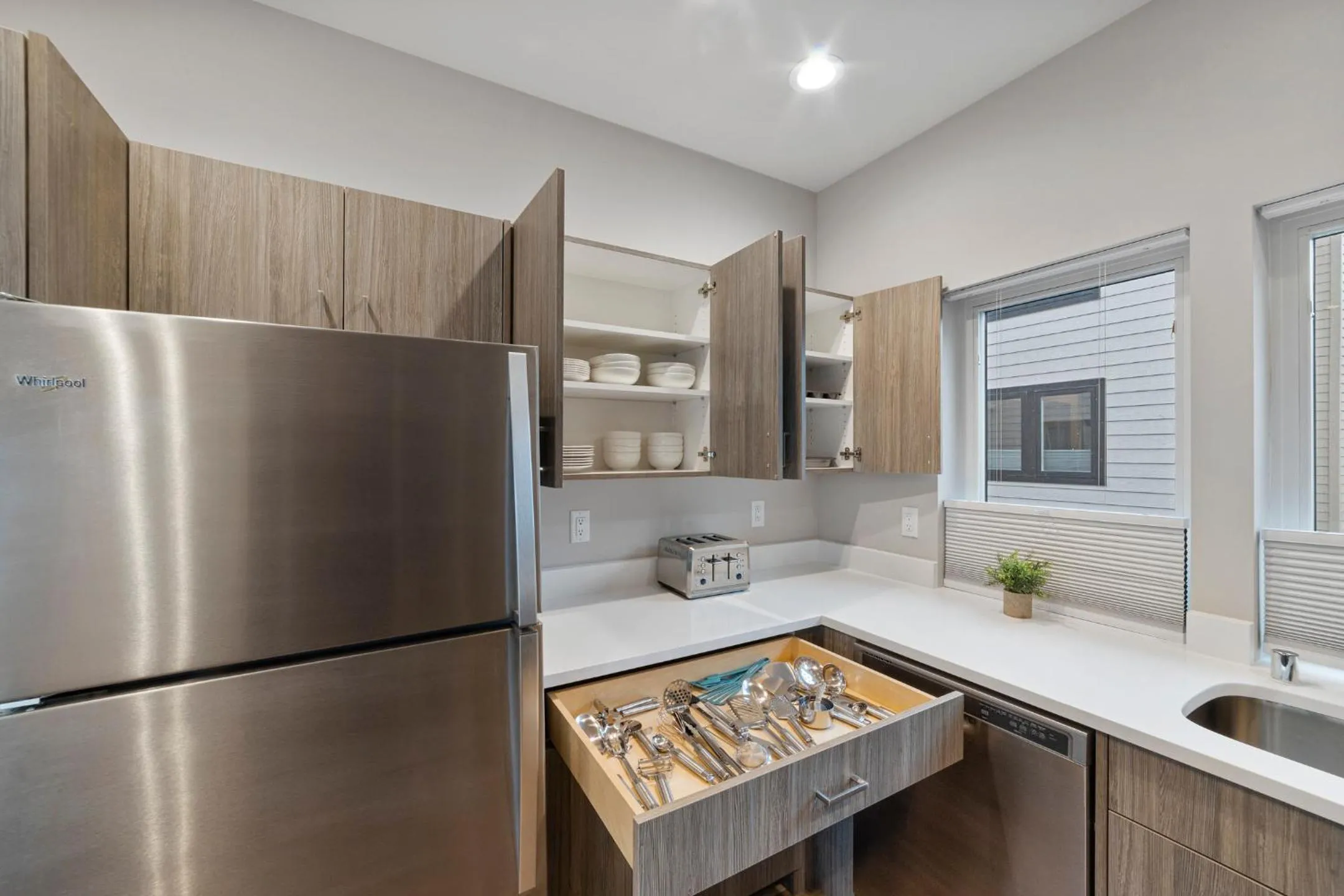 New Fully Updated Condo 914 in Anacortes