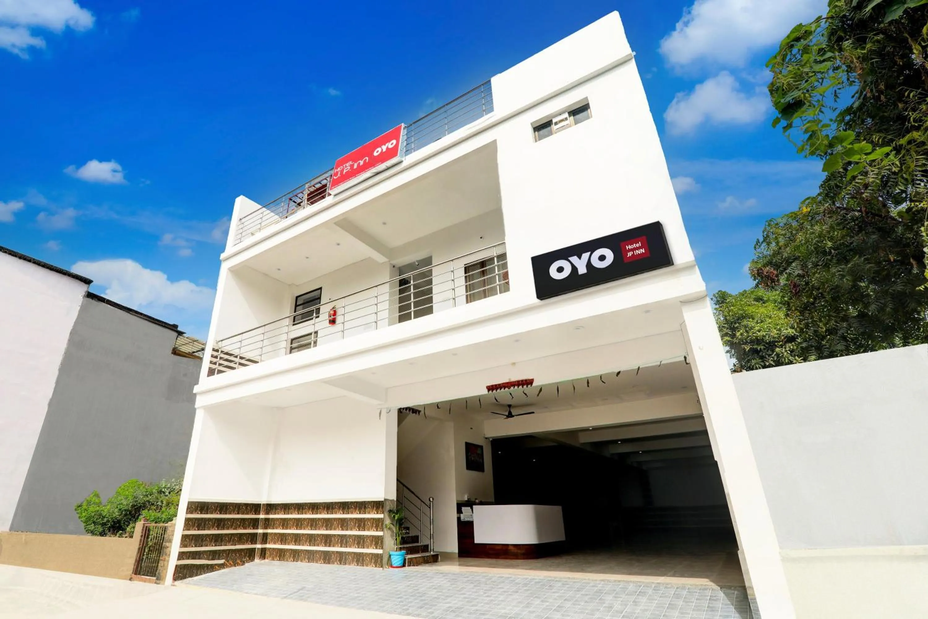 Facade/entrance in Hotel O JP INN