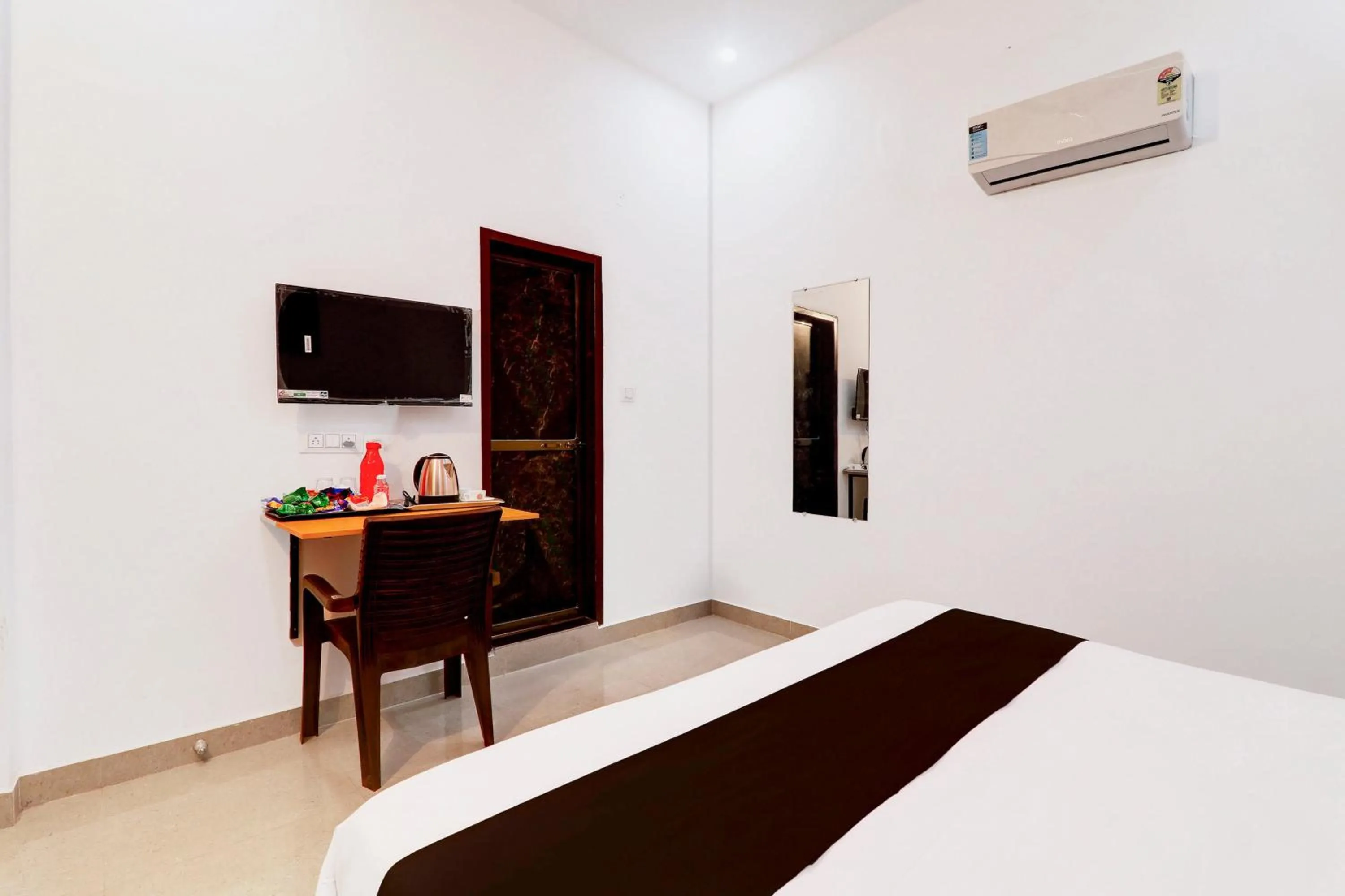 Bedroom, Bed in Hotel O JP INN