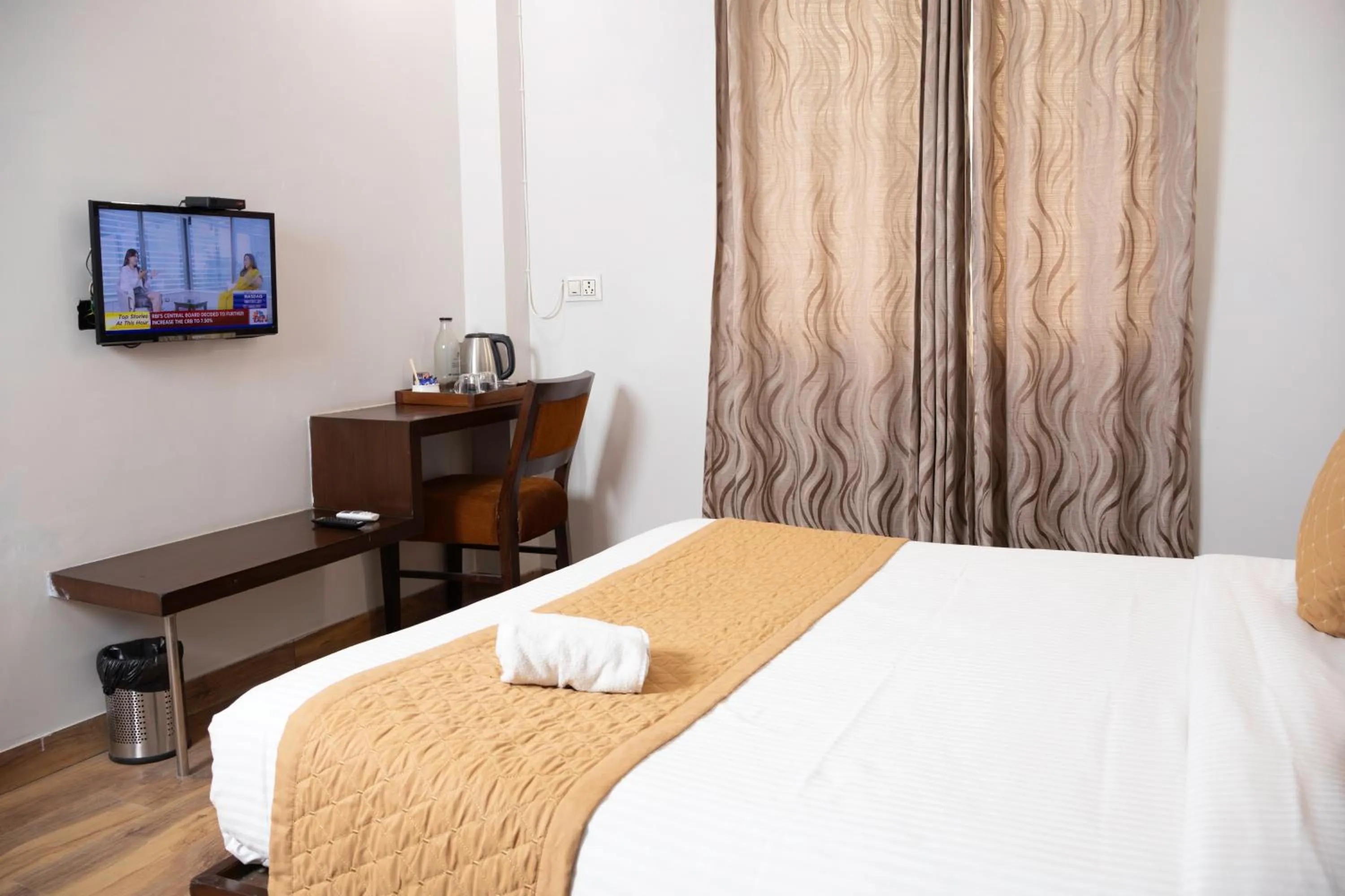 Bed in HHW Hotel- Agra