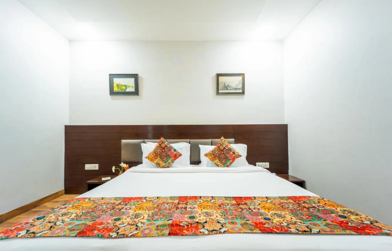 Bed in HHW Hotel- Agra