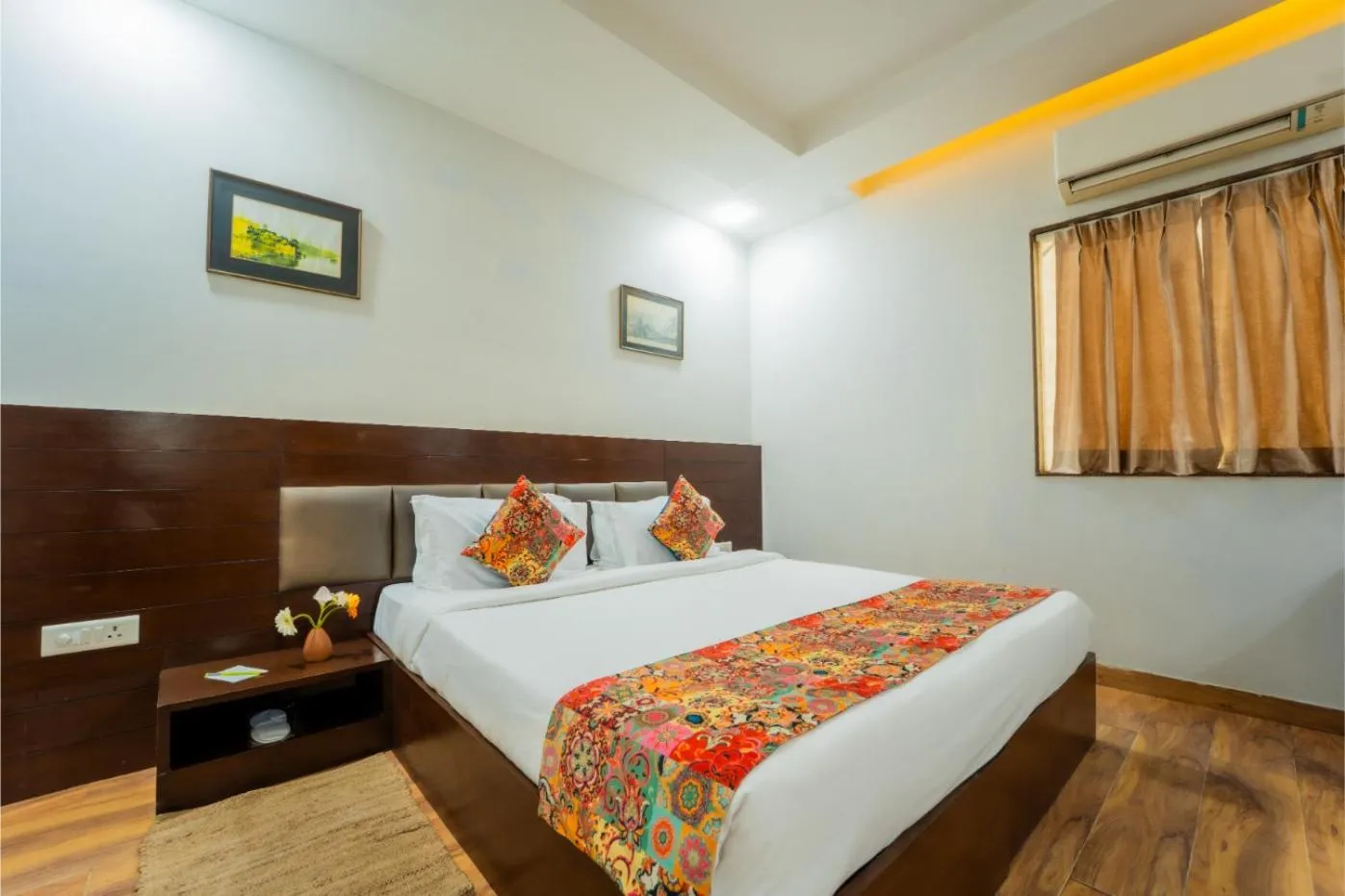 Bed in HHW Hotel- Agra