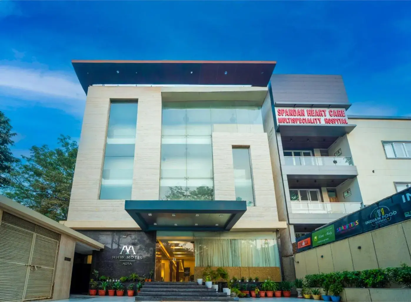 Facade/entrance in HHW Hotel- Agra Facade/entrance in HHW Hotel- Agra