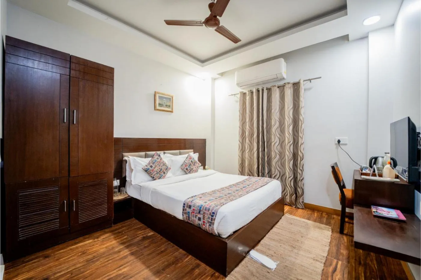 Bedroom, Bed in HHW Hotel- Agra