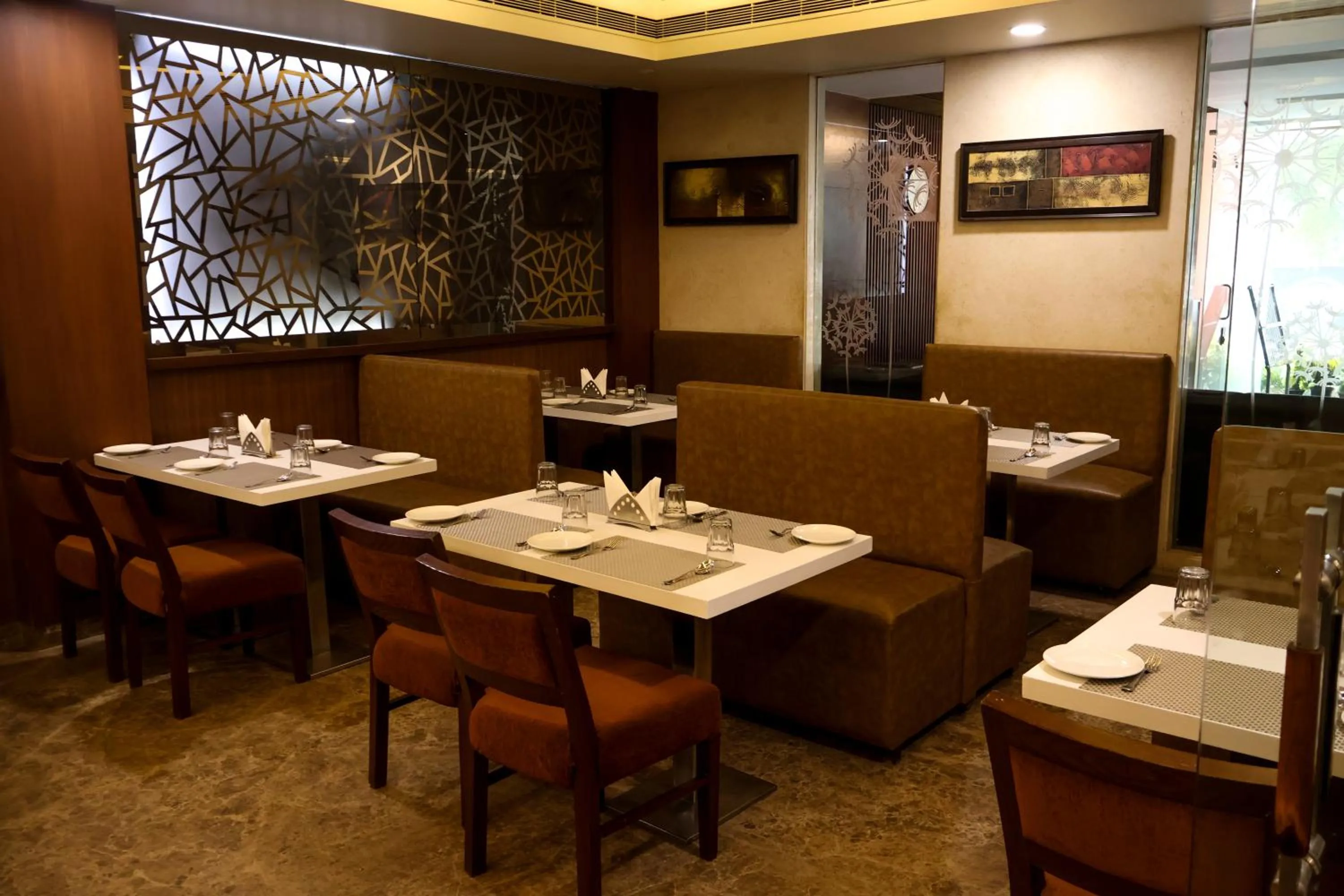 Restaurant/places to eat in HHW Hotel- Agra