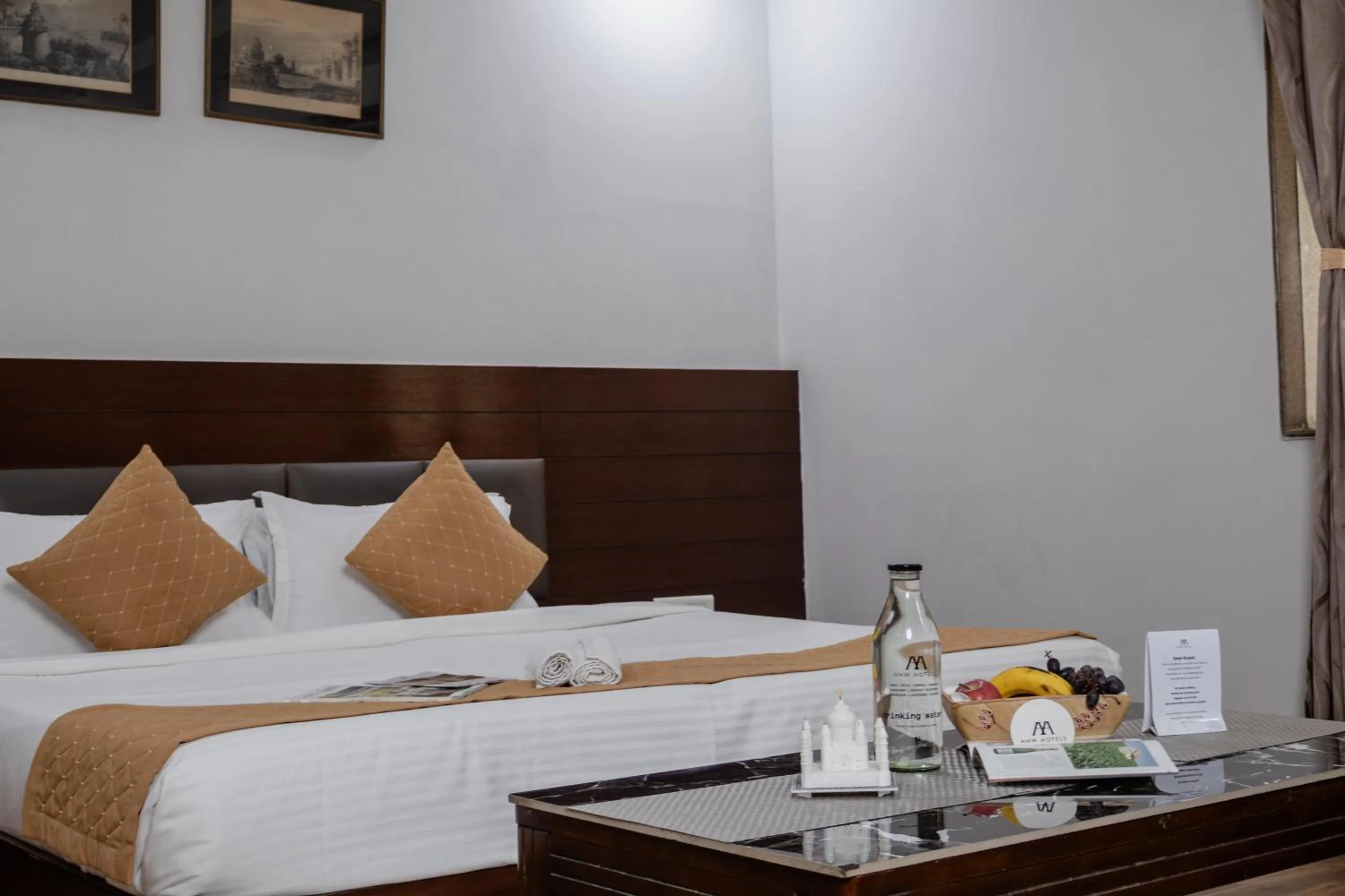 Bed in HHW Hotel- Agra