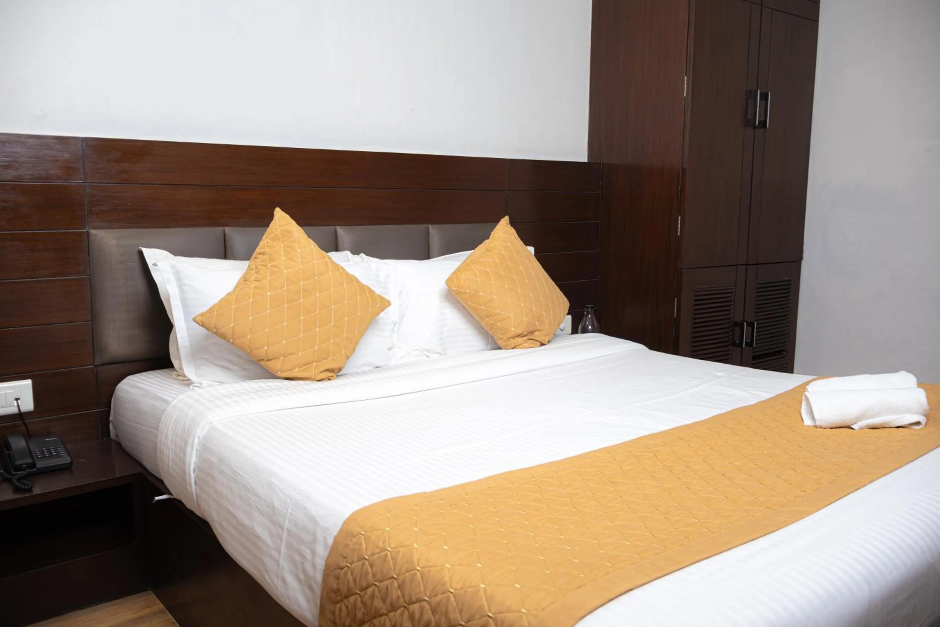 Bed in HHW Hotel- Agra