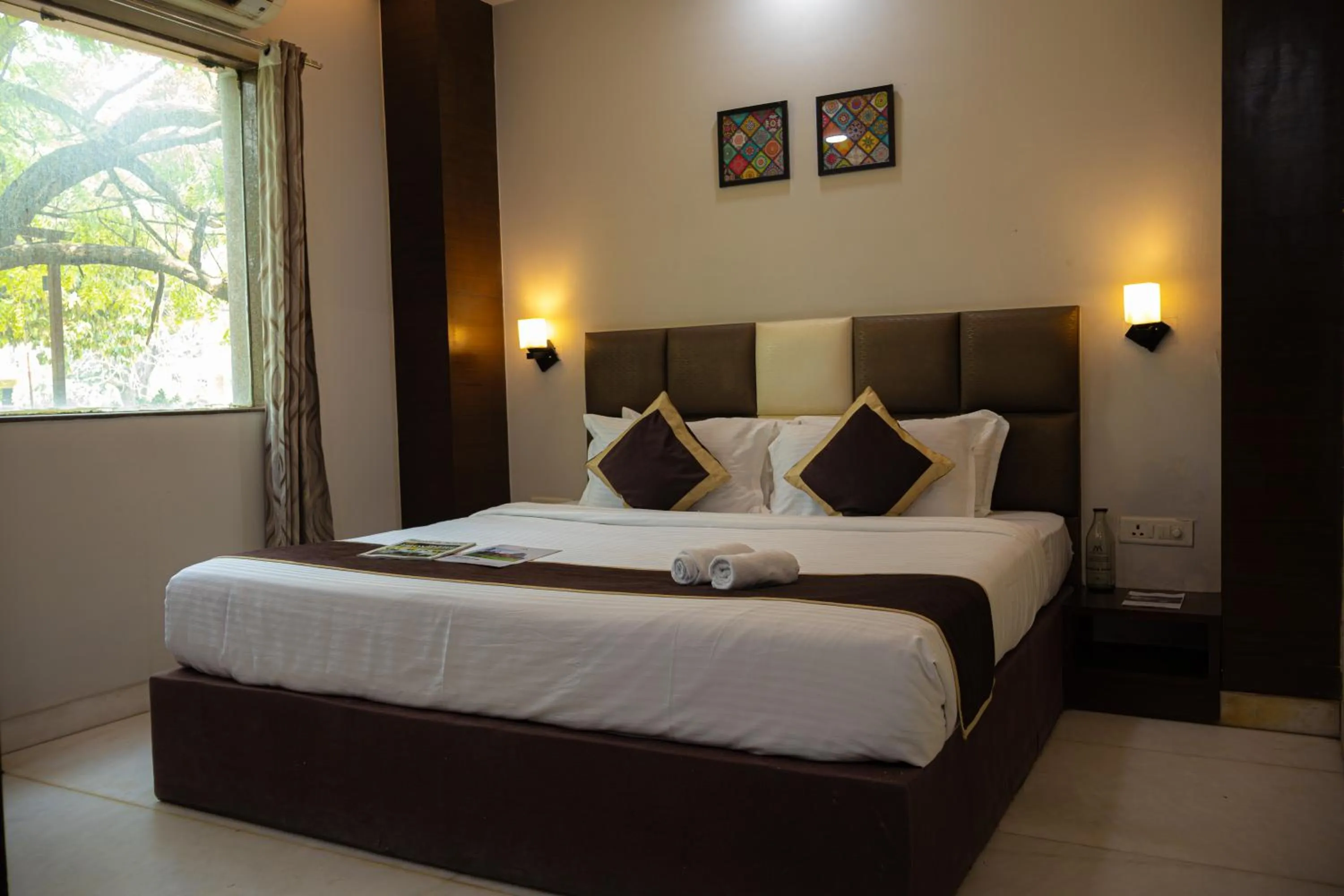 Bed in HHW Hotel- Agra