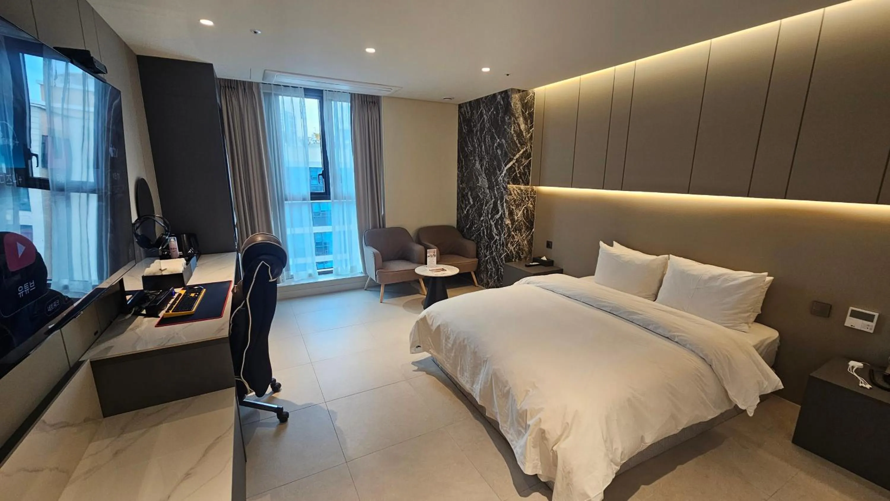 Bedroom in The Gleam Hotel