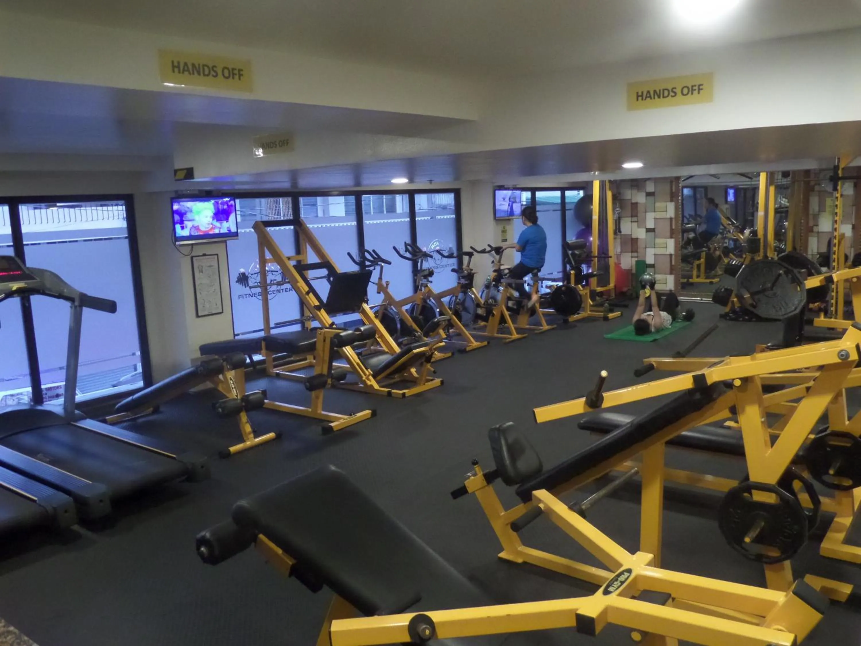 Fitness centre/facilities in Royal Suites Condotel