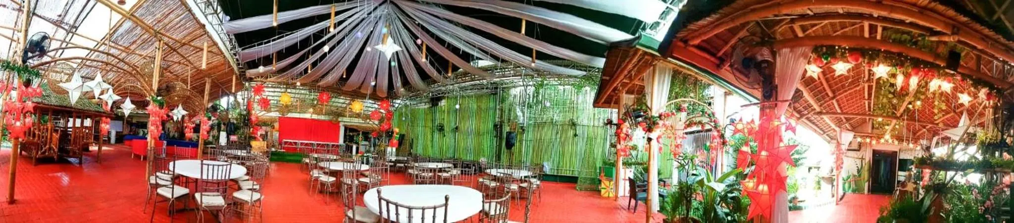 Restaurant/places to eat in Royal Suites Condotel