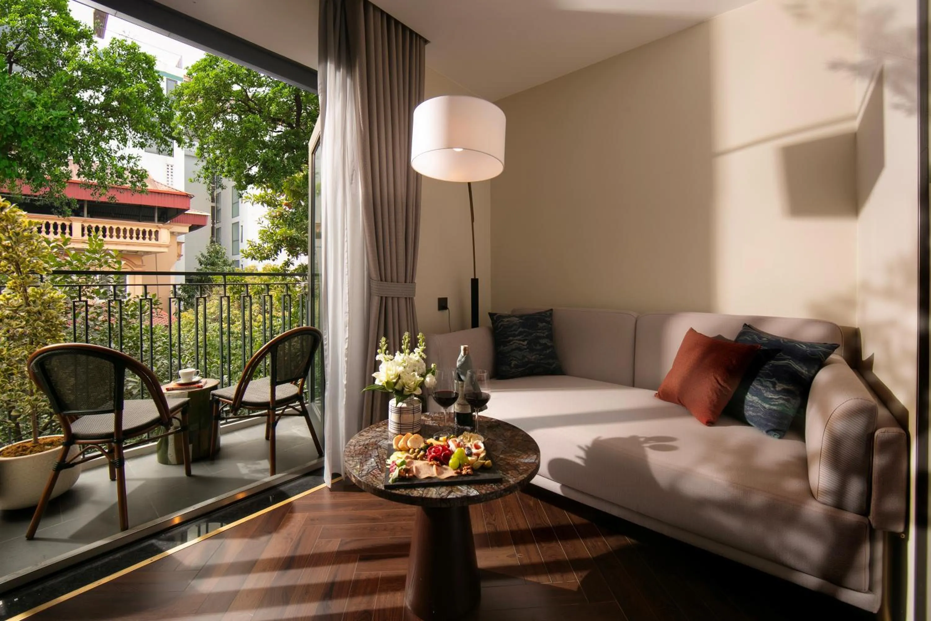 Balcony/Terrace, Bed in HOTEL de LAGOM