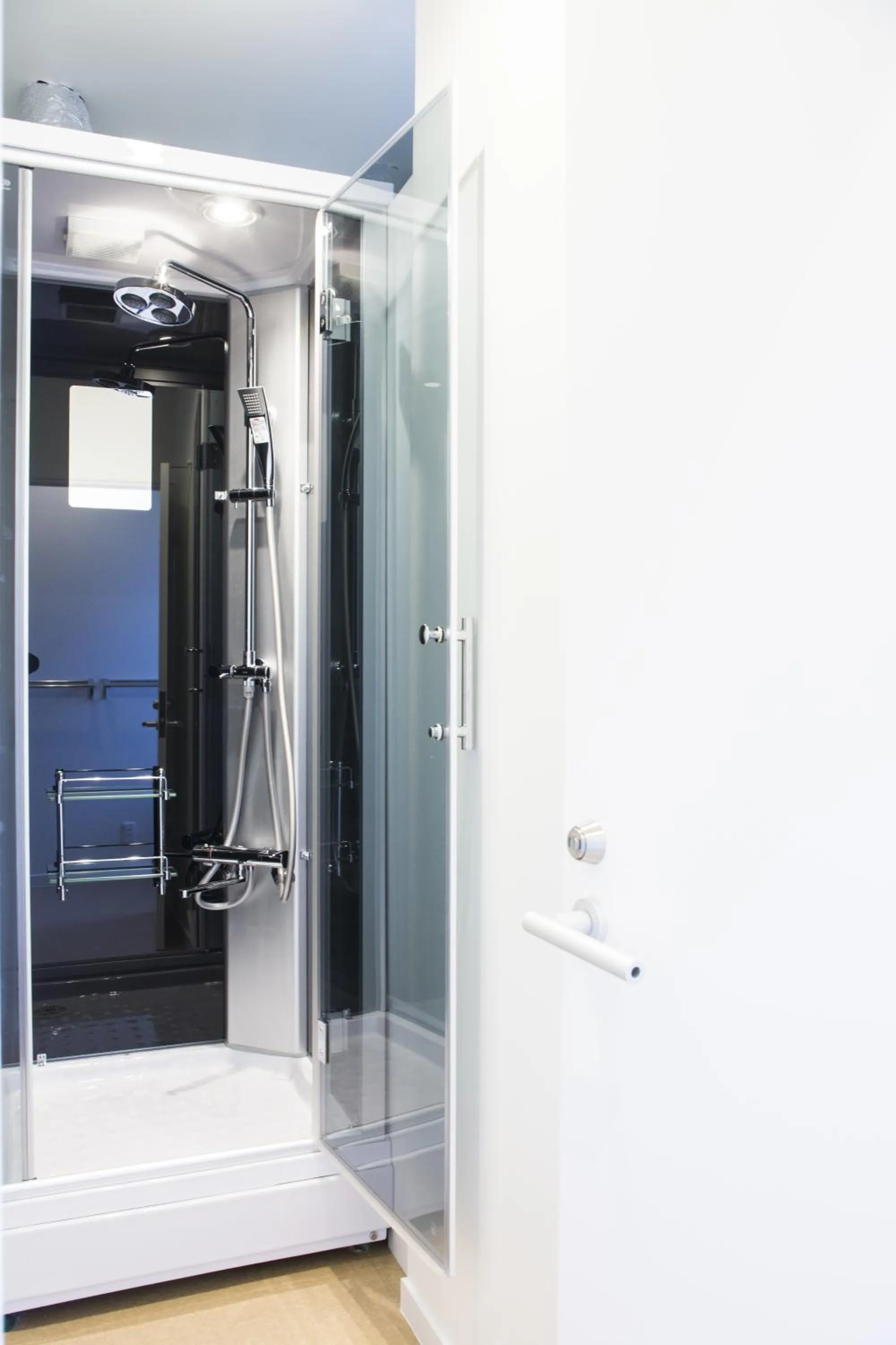 Shower in Cafe & Guest House Nagonoya