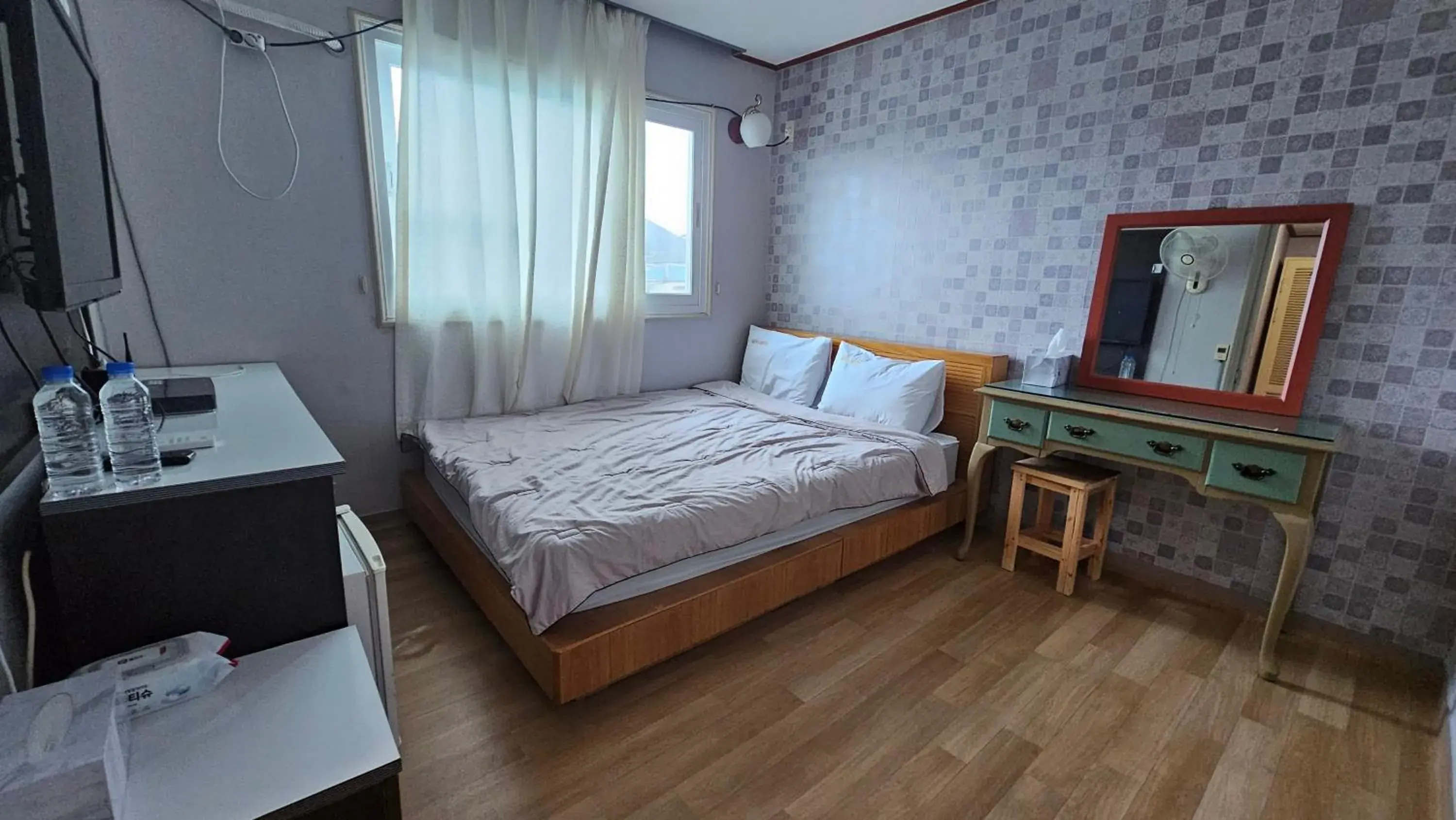 Double Room in Shiny Hotel Double Room in Shiny Hotel