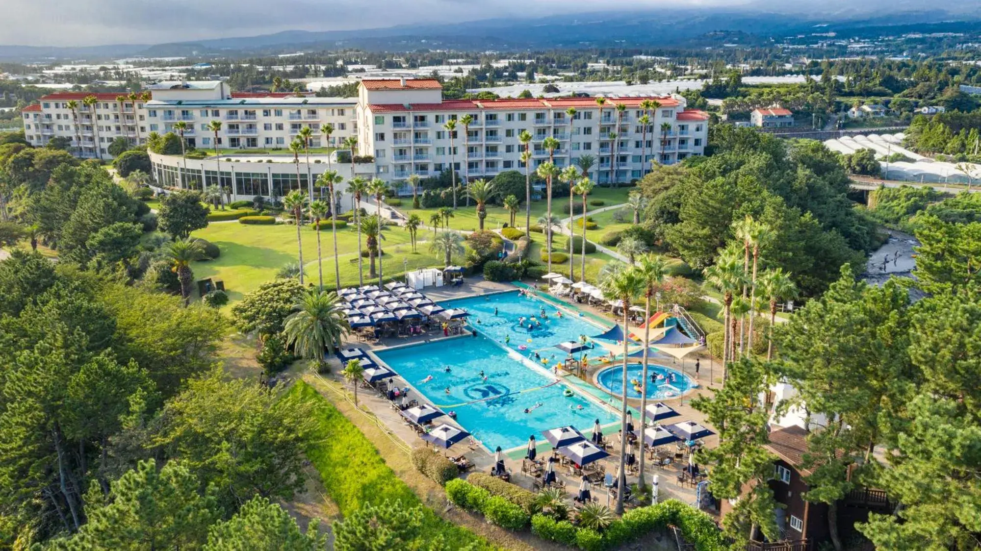 Swimming pool in Kensington Resort Seogwipo Swimming pool in Kensington Resort Seogwipo