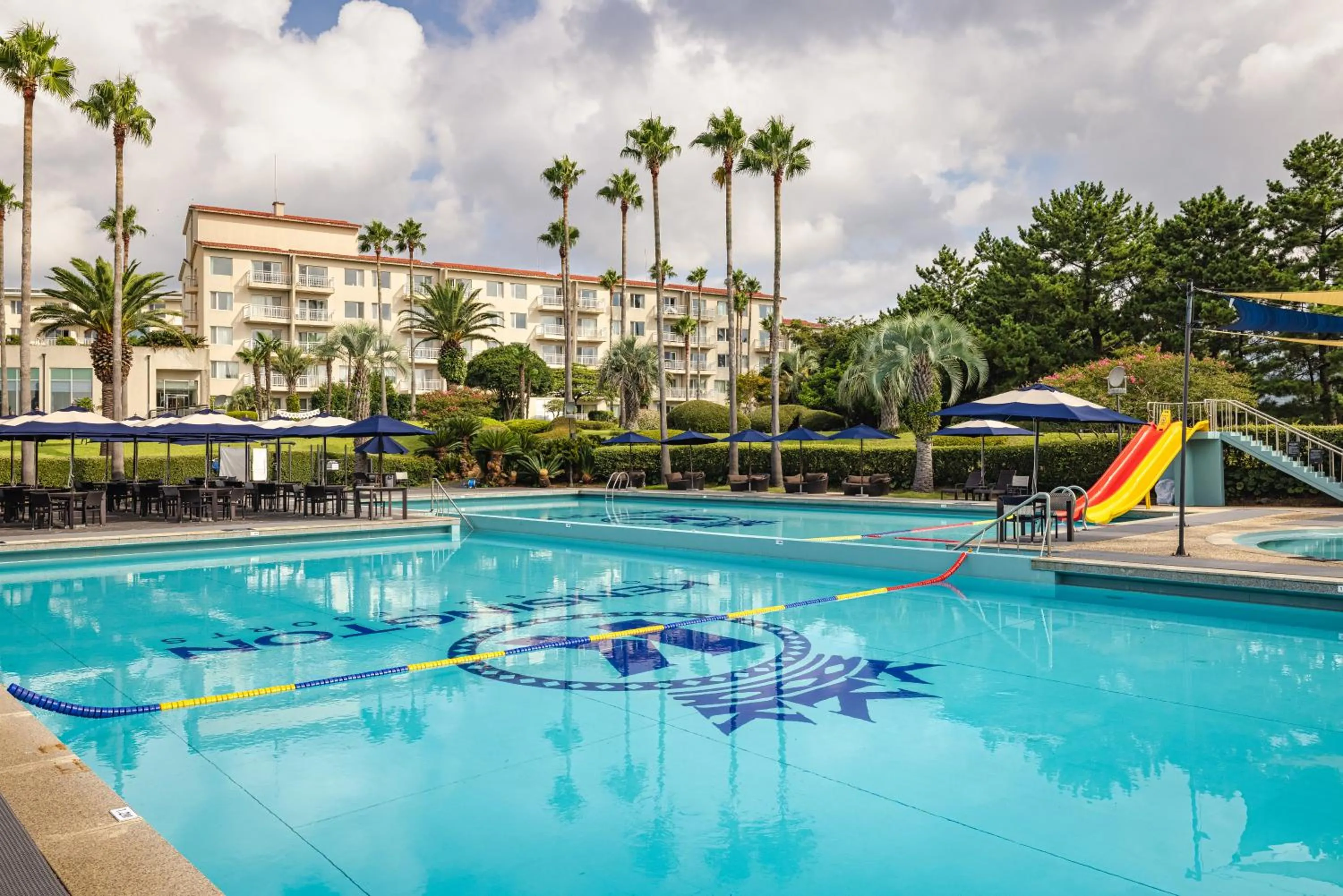 Swimming pool in Kensington Resort Seogwipo