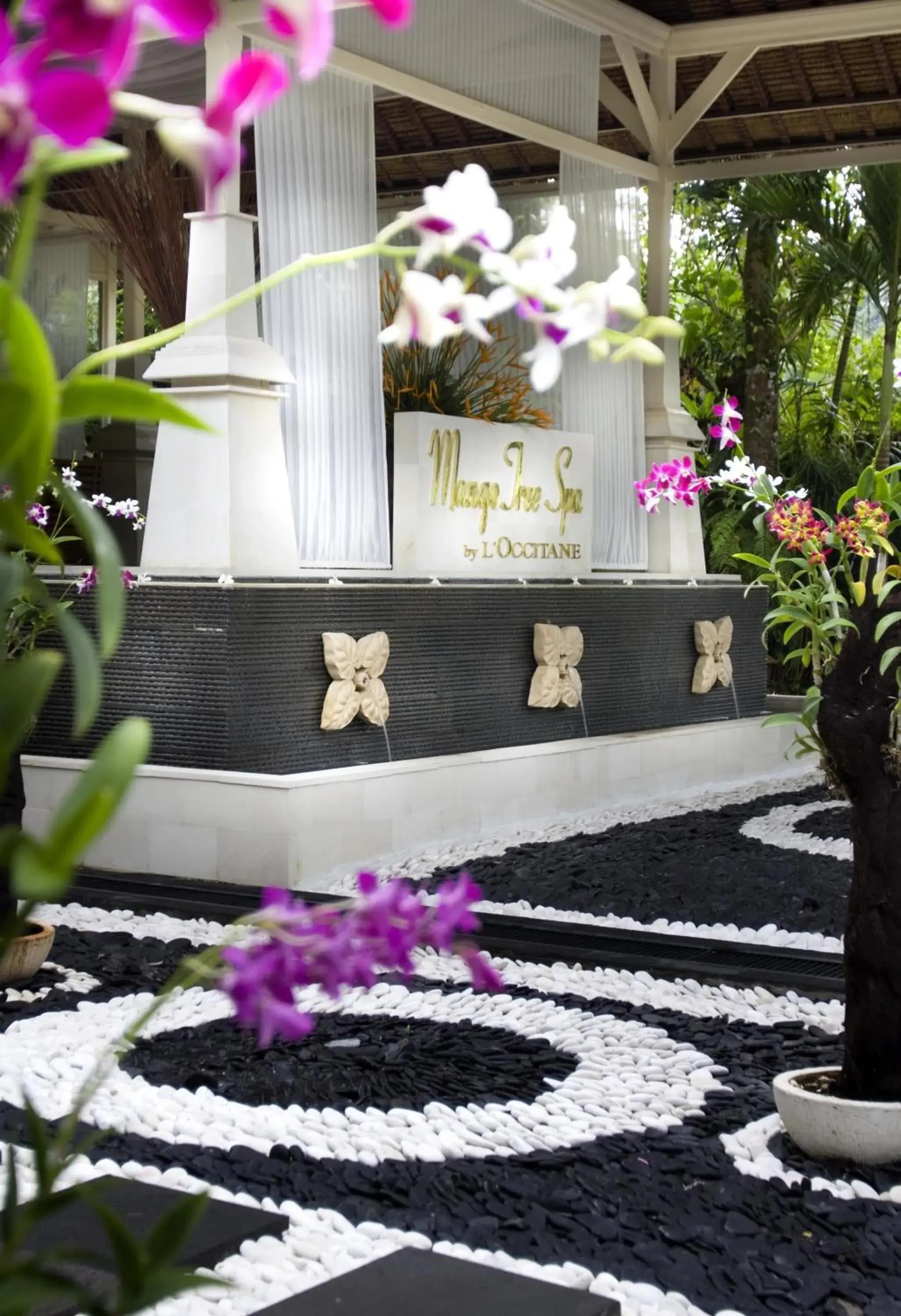 Facade/entrance in Jungle Retreat by Kupu Kupu Barong Facade/entrance in Jungle Retreat by Kupu Kupu Barong