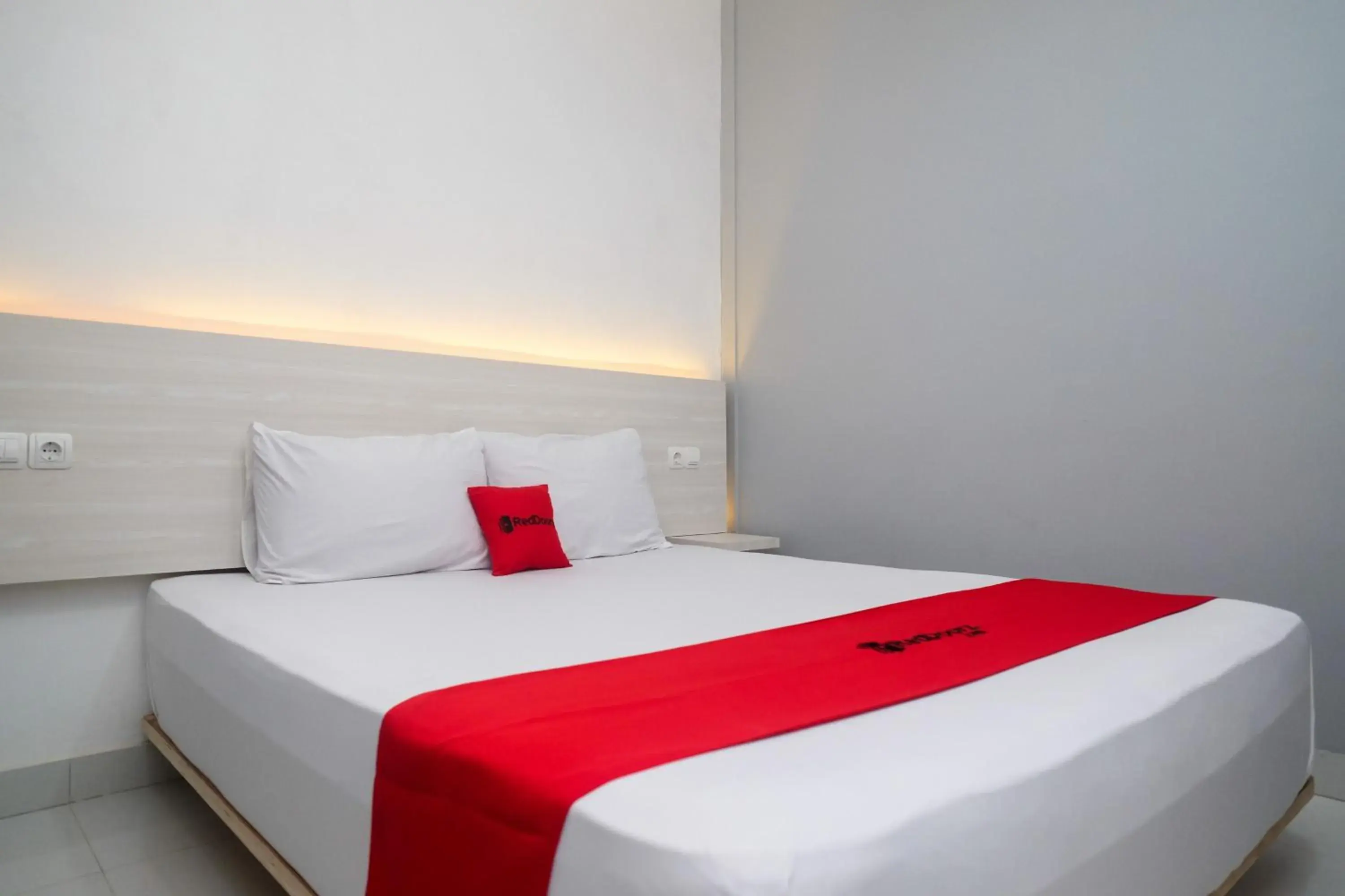Bedroom, Bed in RedDoorz near Exit Tol Pekalongan Bedroom, Bed in RedDoorz near Exit Tol Pekalongan
