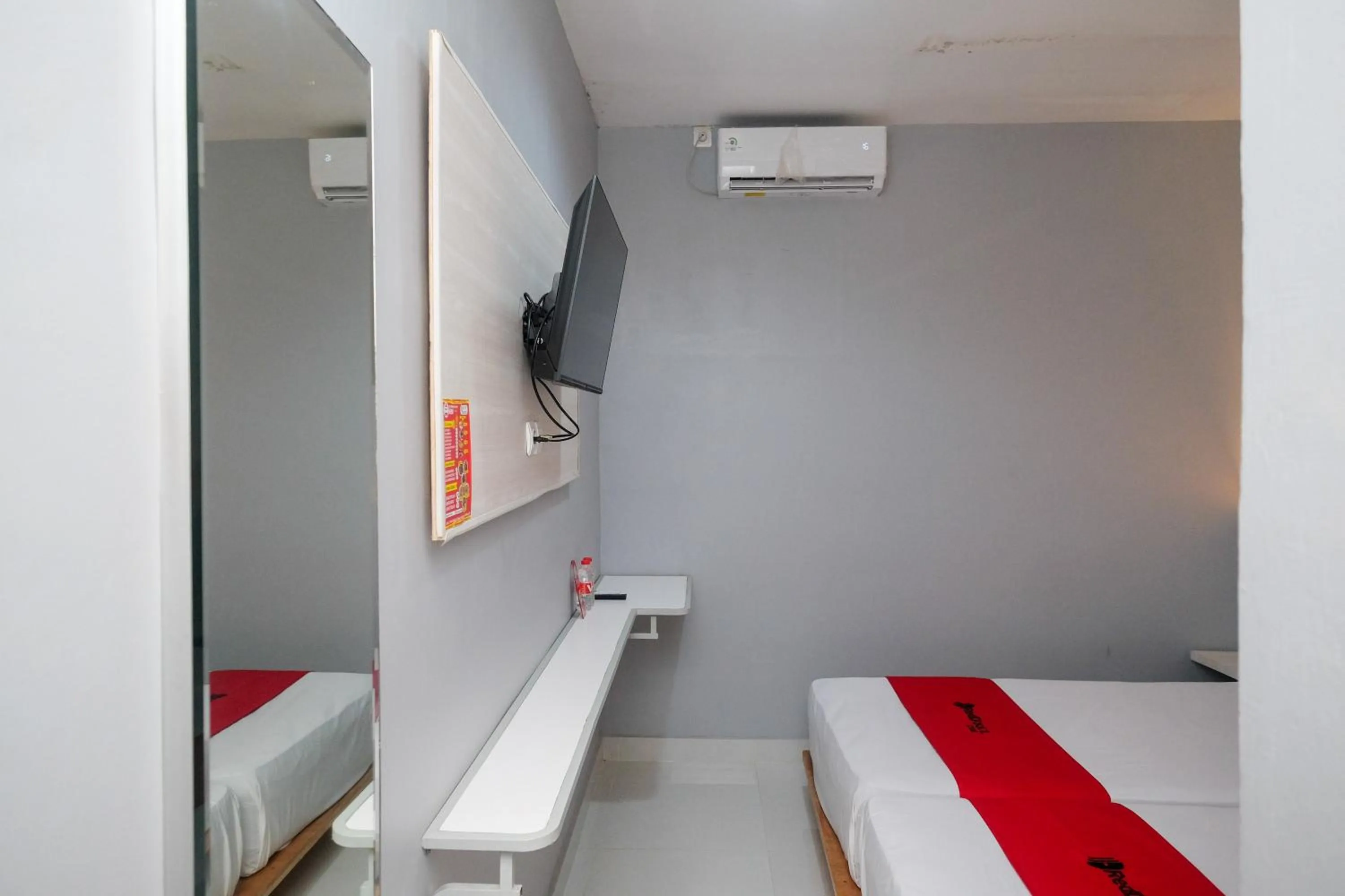 Bedroom, Bed in RedDoorz near Exit Tol Pekalongan