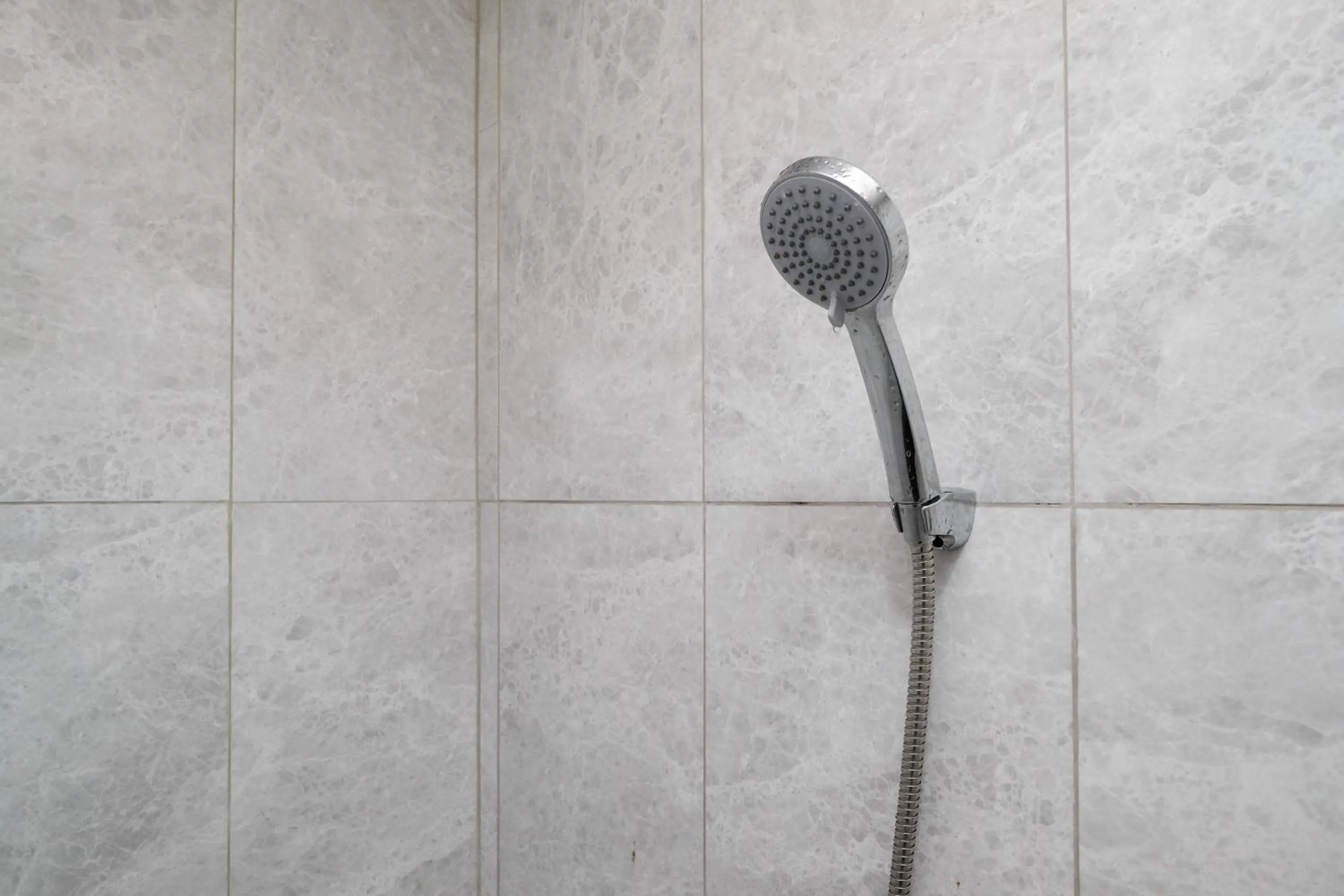 Bathroom in RedDoorz near Exit Tol Pekalongan