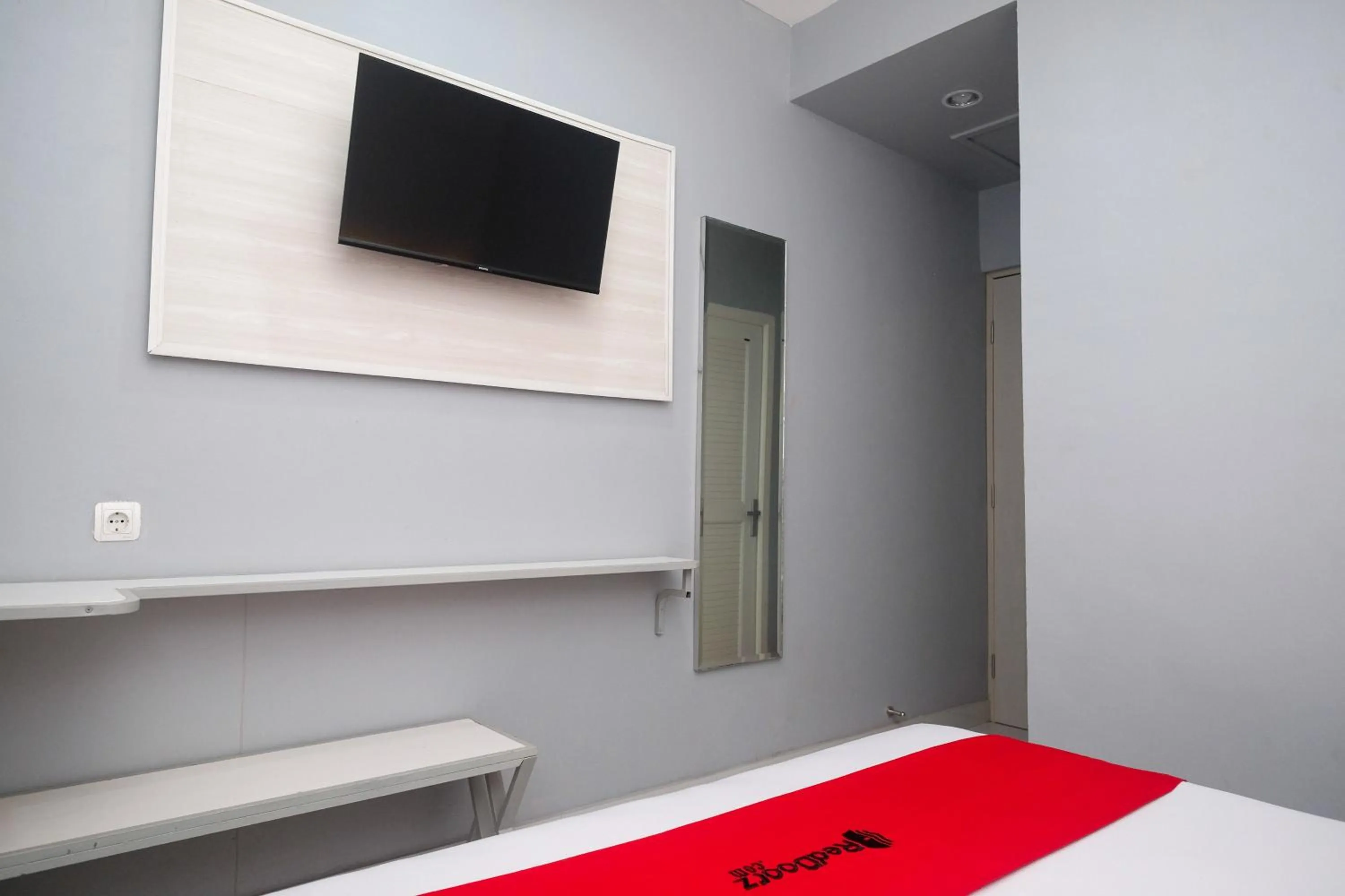 Bedroom, Bed in RedDoorz near Exit Tol Pekalongan