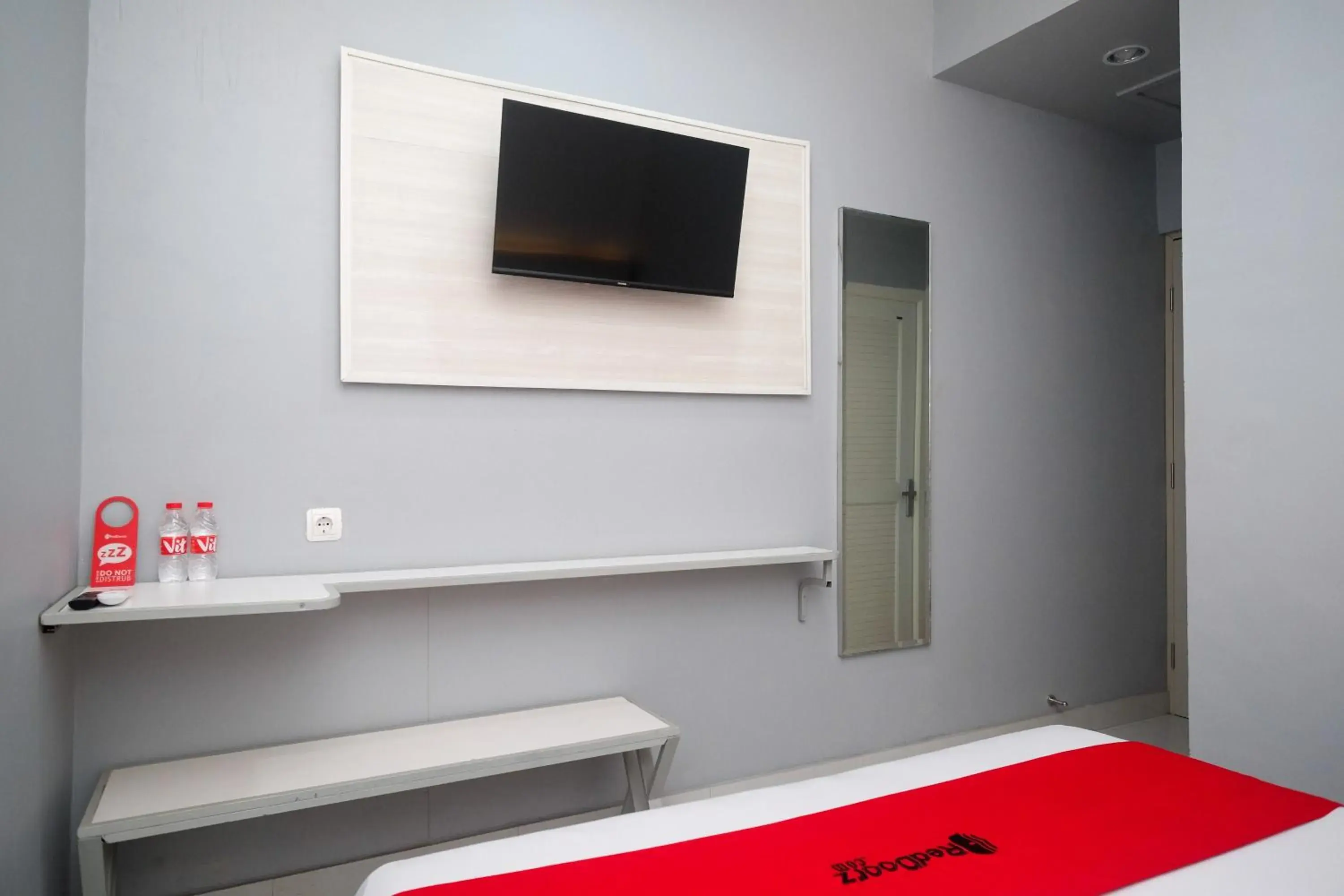 Bedroom, Bed in RedDoorz near Exit Tol Pekalongan Bedroom, Bed in RedDoorz near Exit Tol Pekalongan