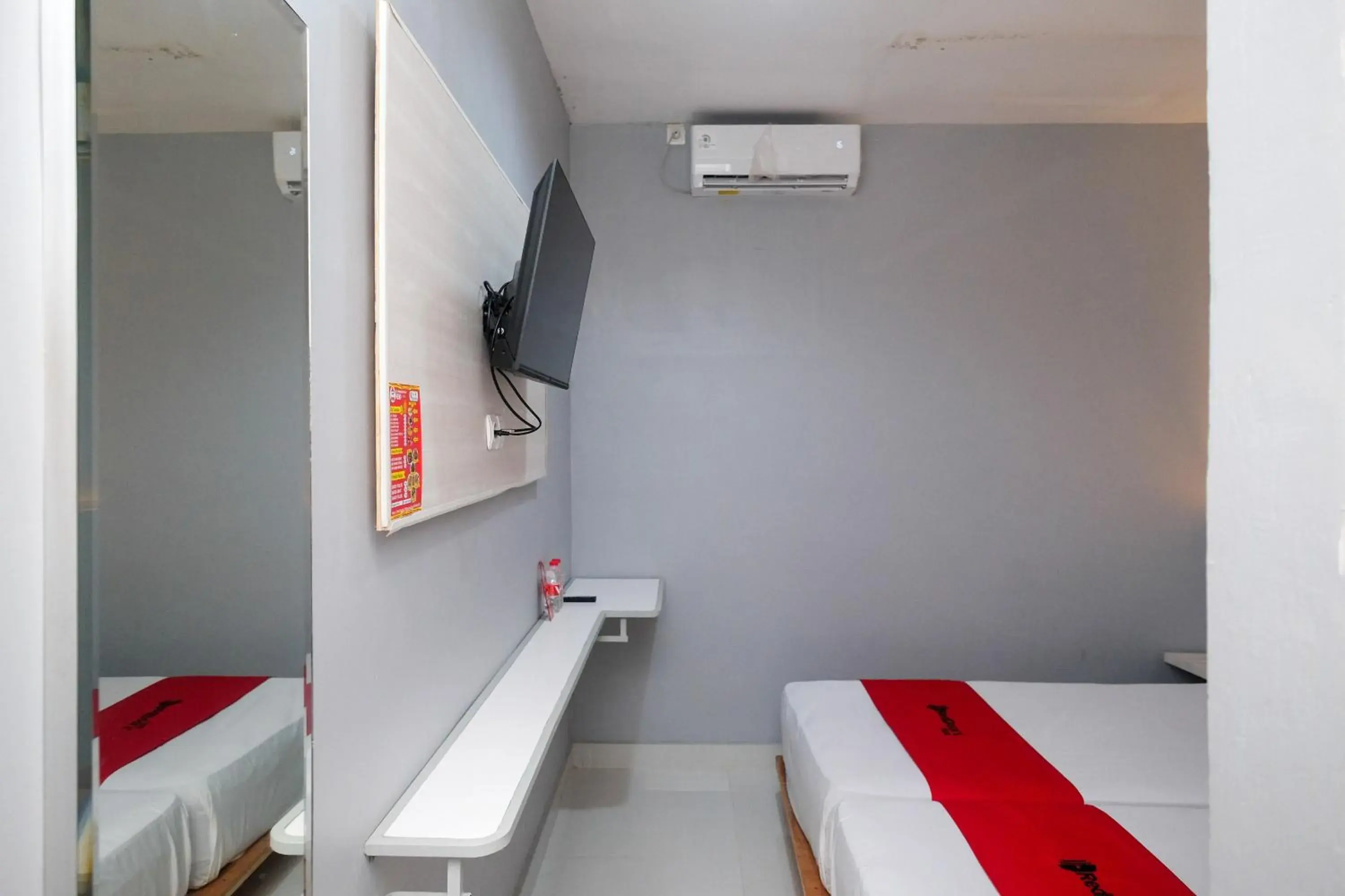 Bedroom, Bed in RedDoorz near Exit Tol Pekalongan Bedroom, Bed in RedDoorz near Exit Tol Pekalongan