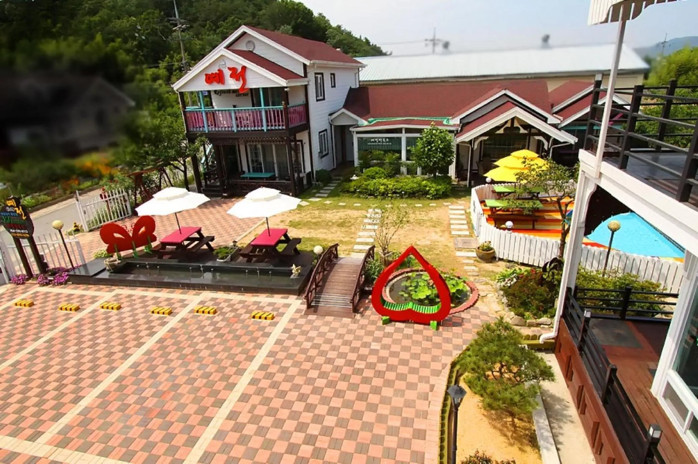 Facade/entrance in Yejeon Pension