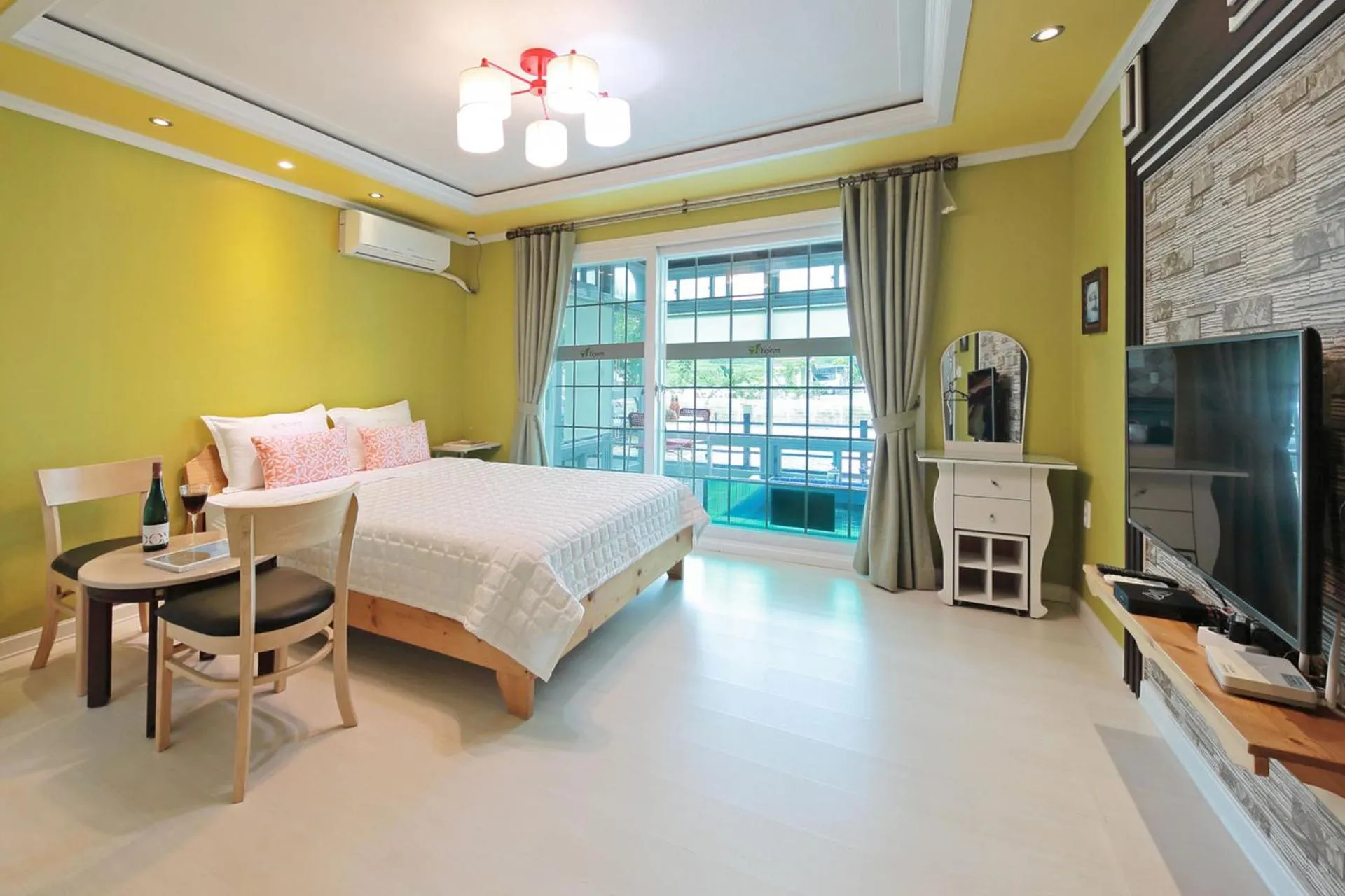 Decorative detail, Bed in Yejeon Pension