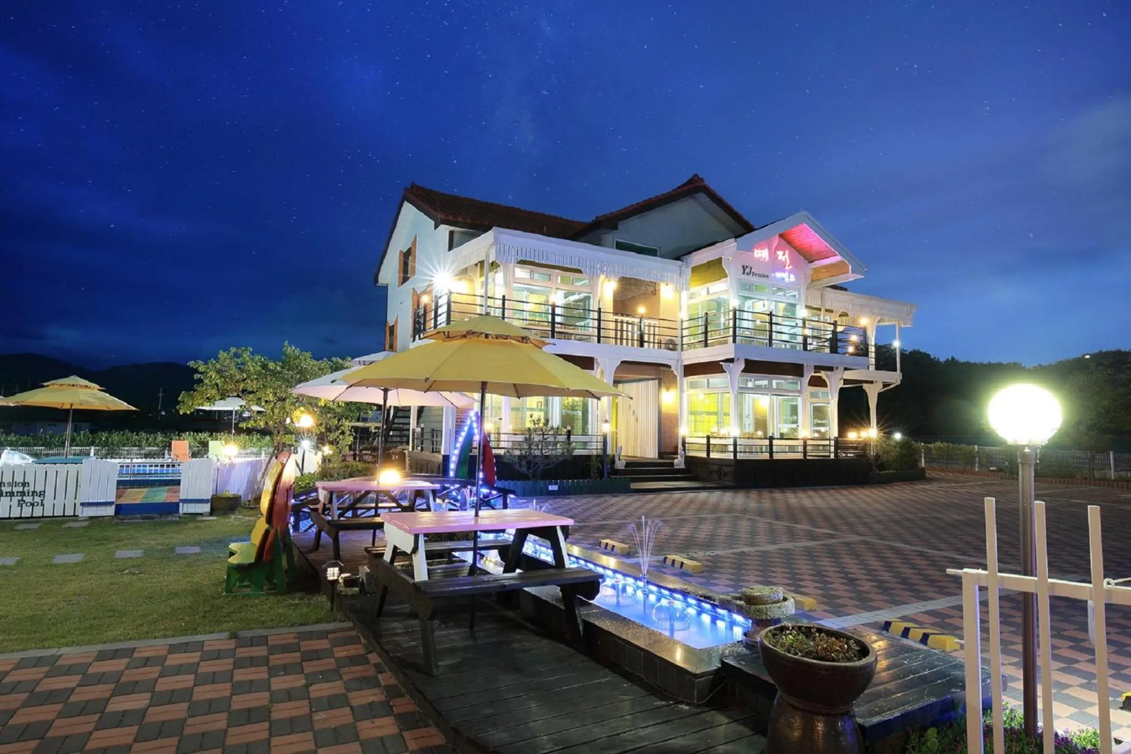 Facade/entrance in Yejeon Pension