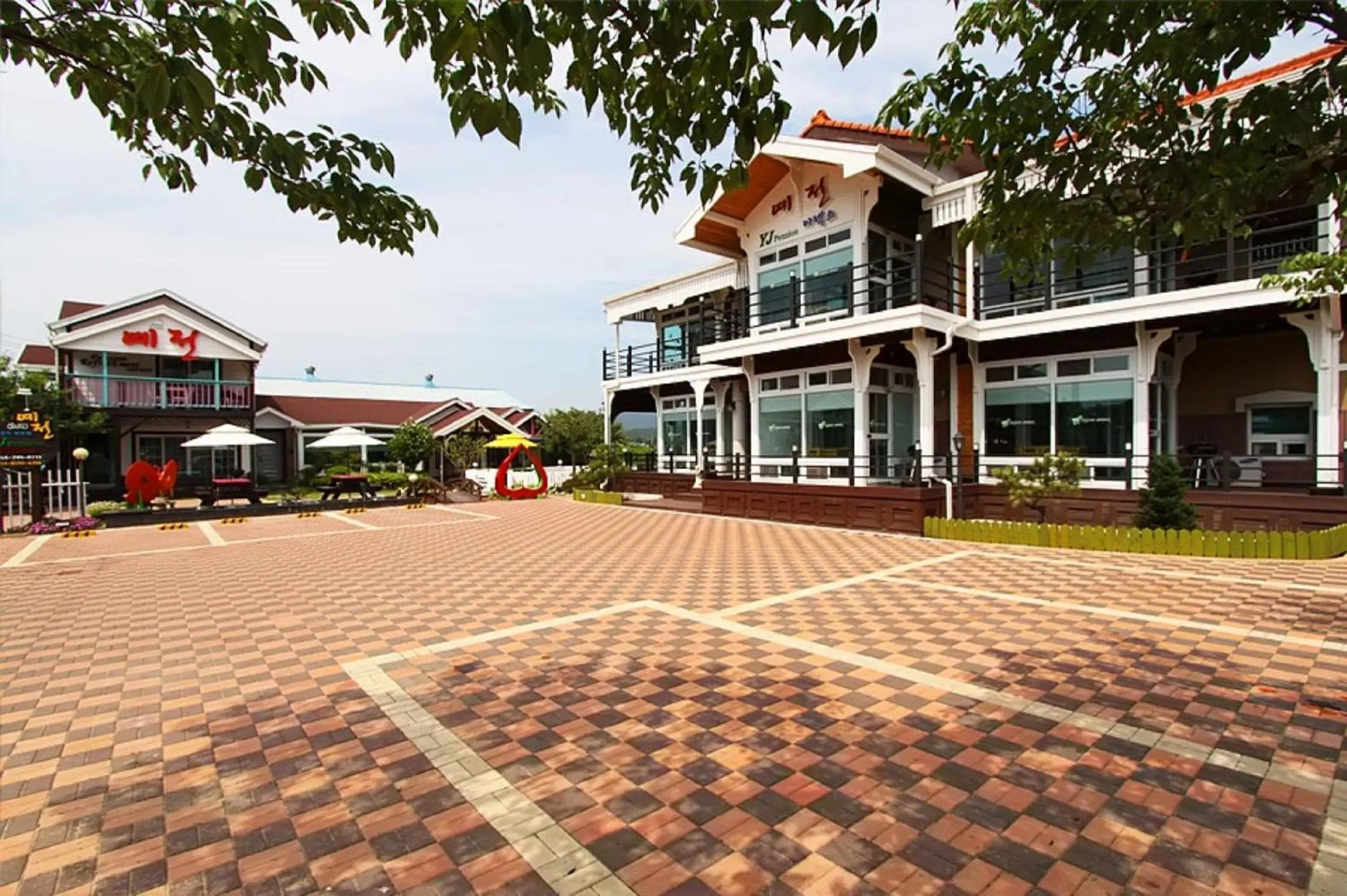 Facade/entrance in Yejeon Pension