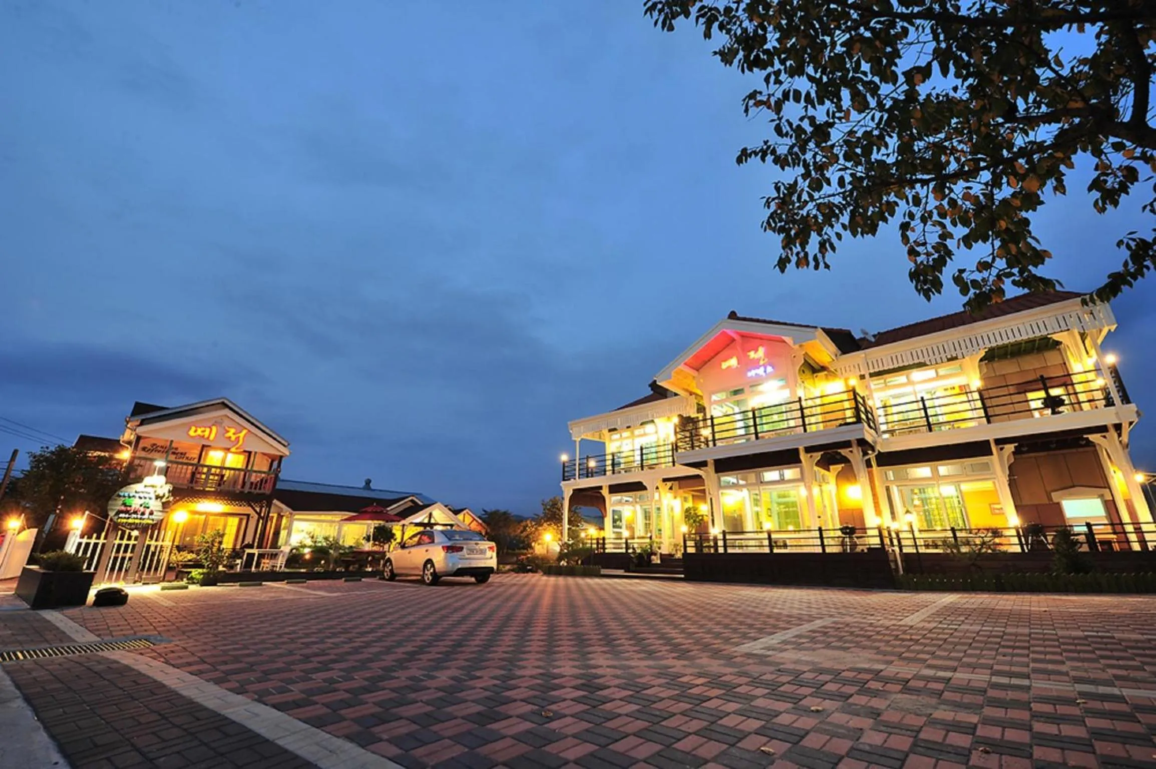 Facade/entrance in Yejeon Pension