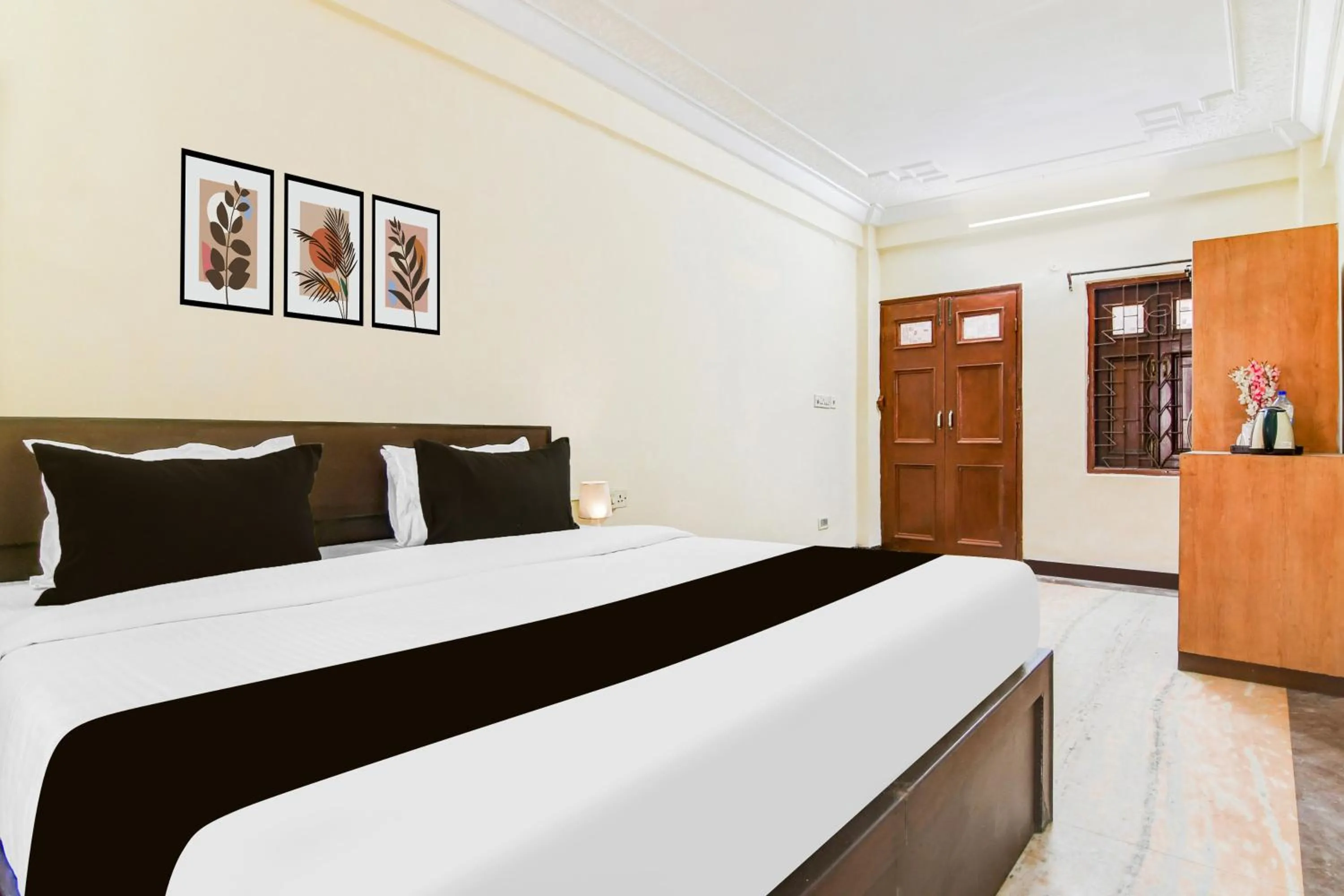 Bedroom, Bed in Super Hotel O Lenin Sarani