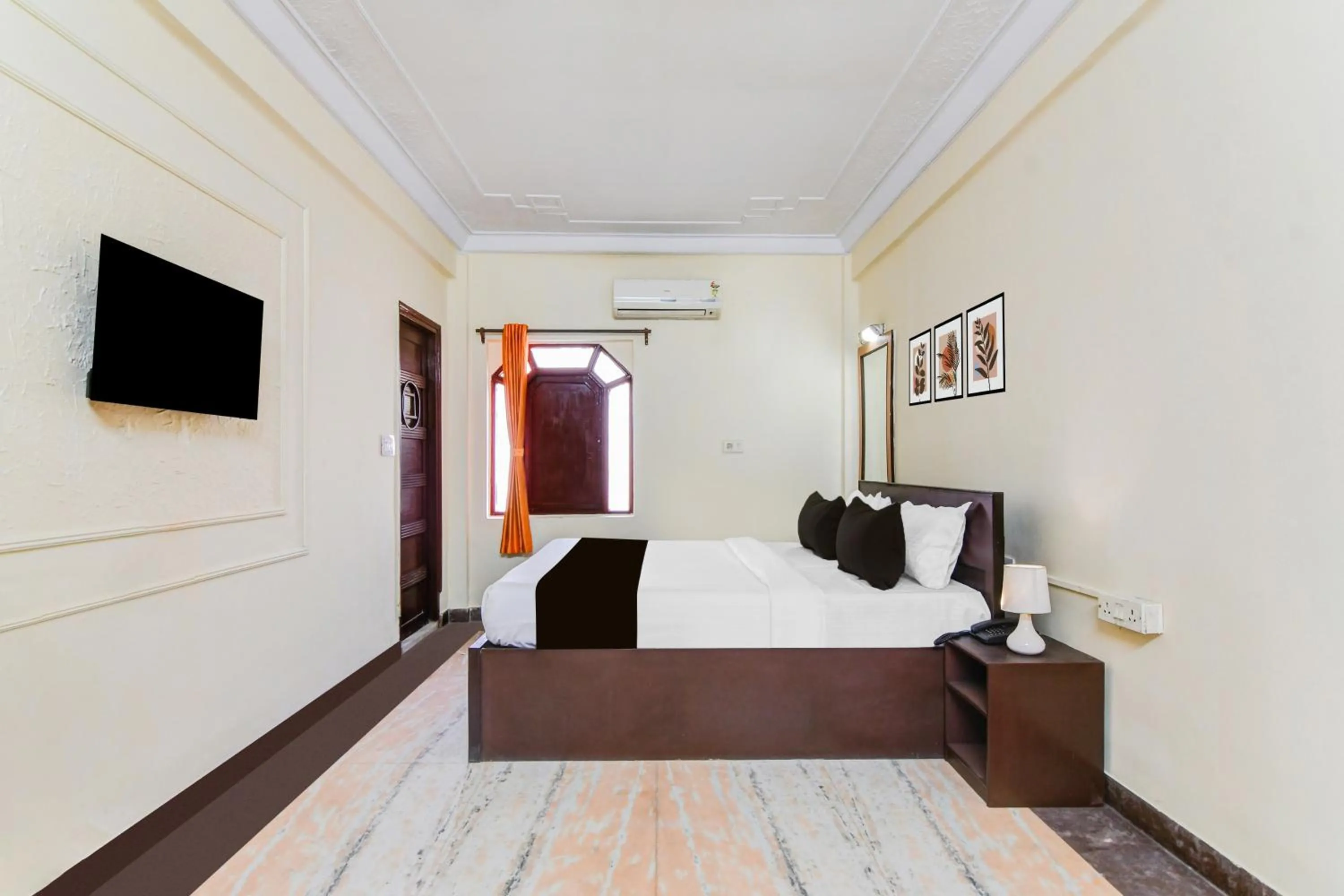 Bedroom, Bed in Super Hotel O Lenin Sarani