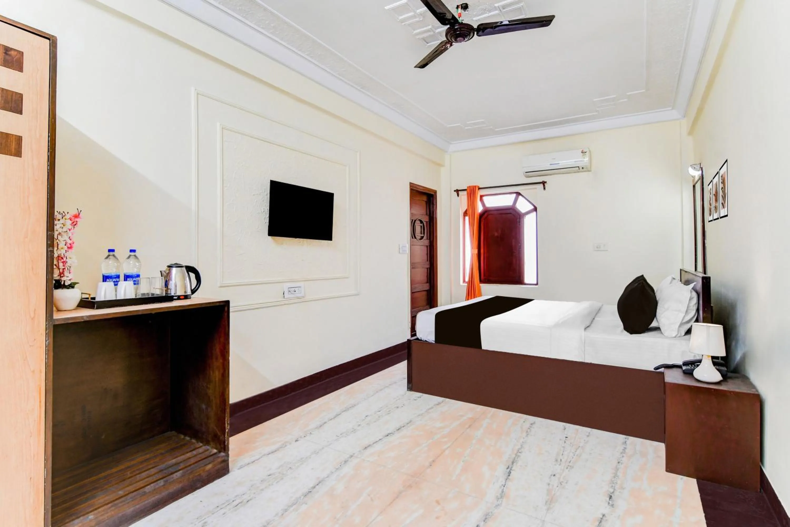 Bedroom, Bed in Super Hotel O Lenin Sarani