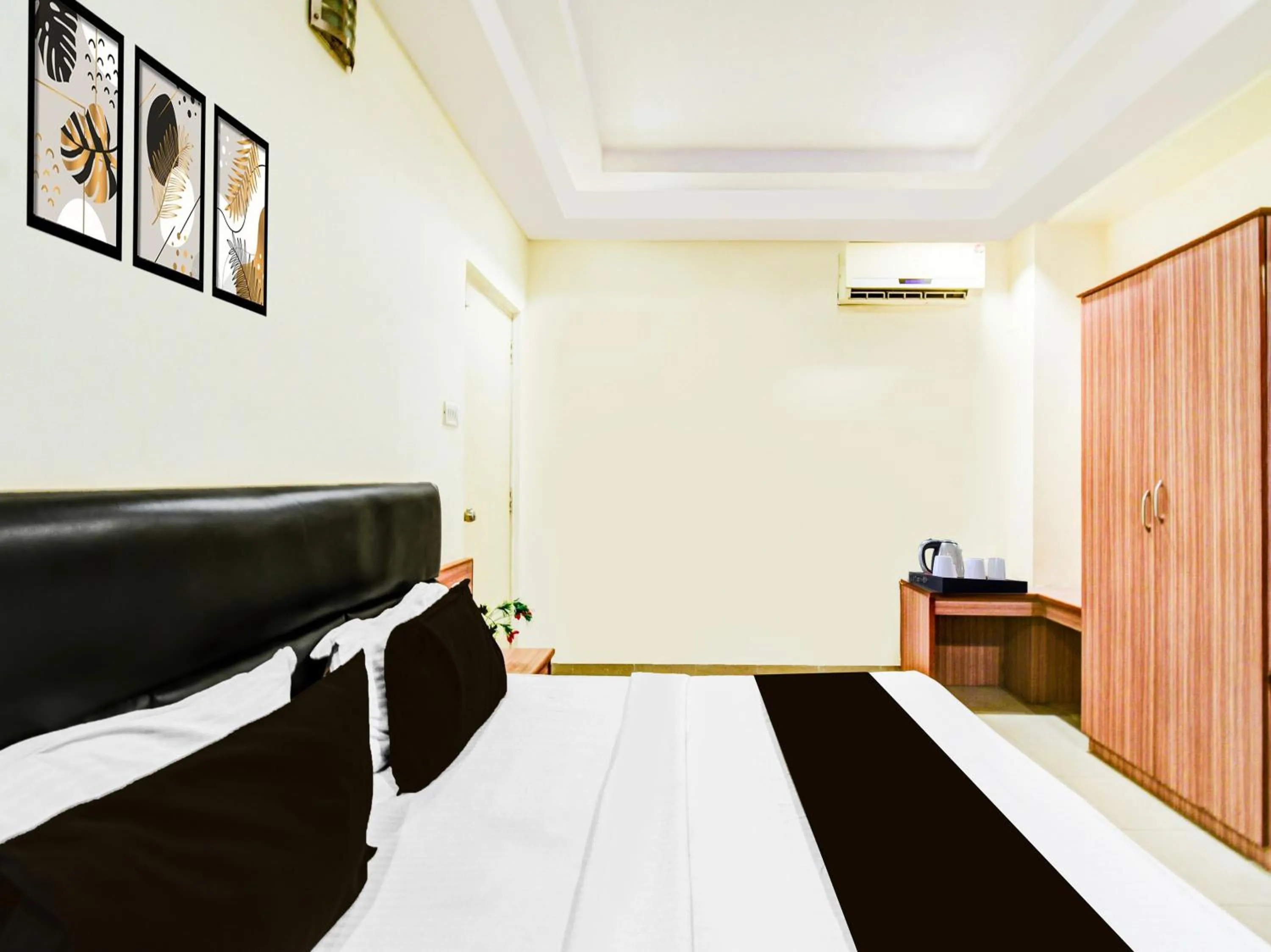 Bedroom in Super Townhouse Red Hills Lakdikapul Formerly Sitara Grand