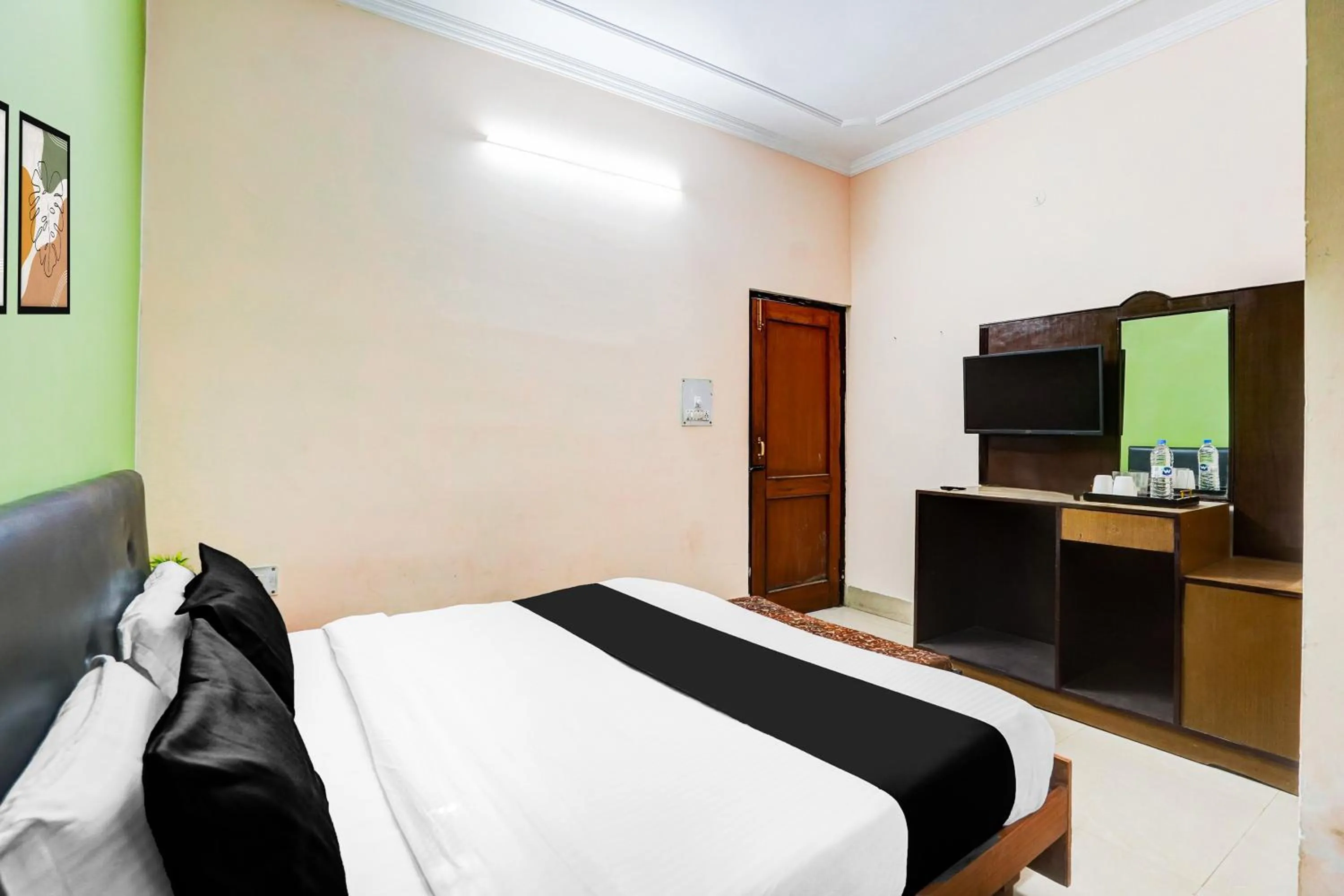 Bedroom, Bed in Super Hotel O Tyagi Road Near Prince Chowk